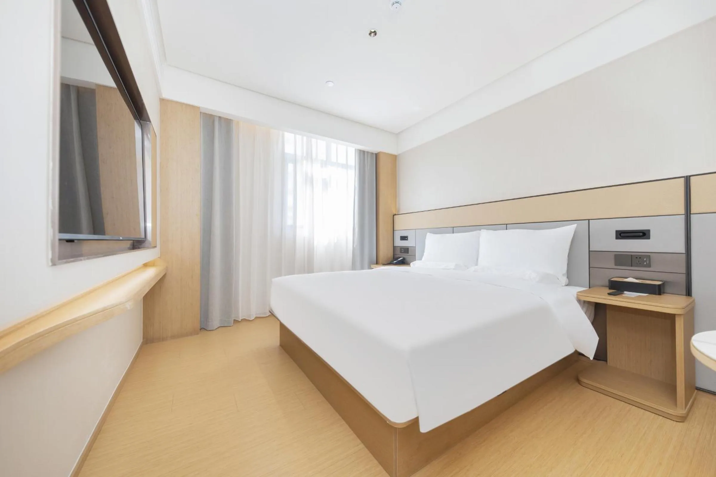 Bedroom, Bed in JI Hotel Shanghai South Railway Station Jinjiang Amusement Park (formerly Jinjiang Amusement Park Subway Station Branch)