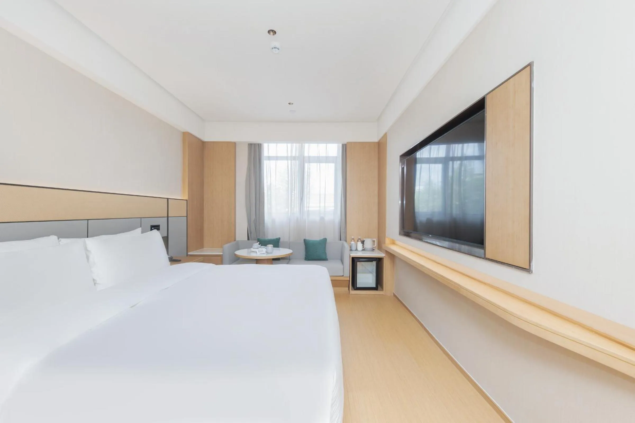 Bedroom, Bed in JI Hotel Shanghai South Railway Station Jinjiang Amusement Park (formerly Jinjiang Amusement Park Subway Station Branch)