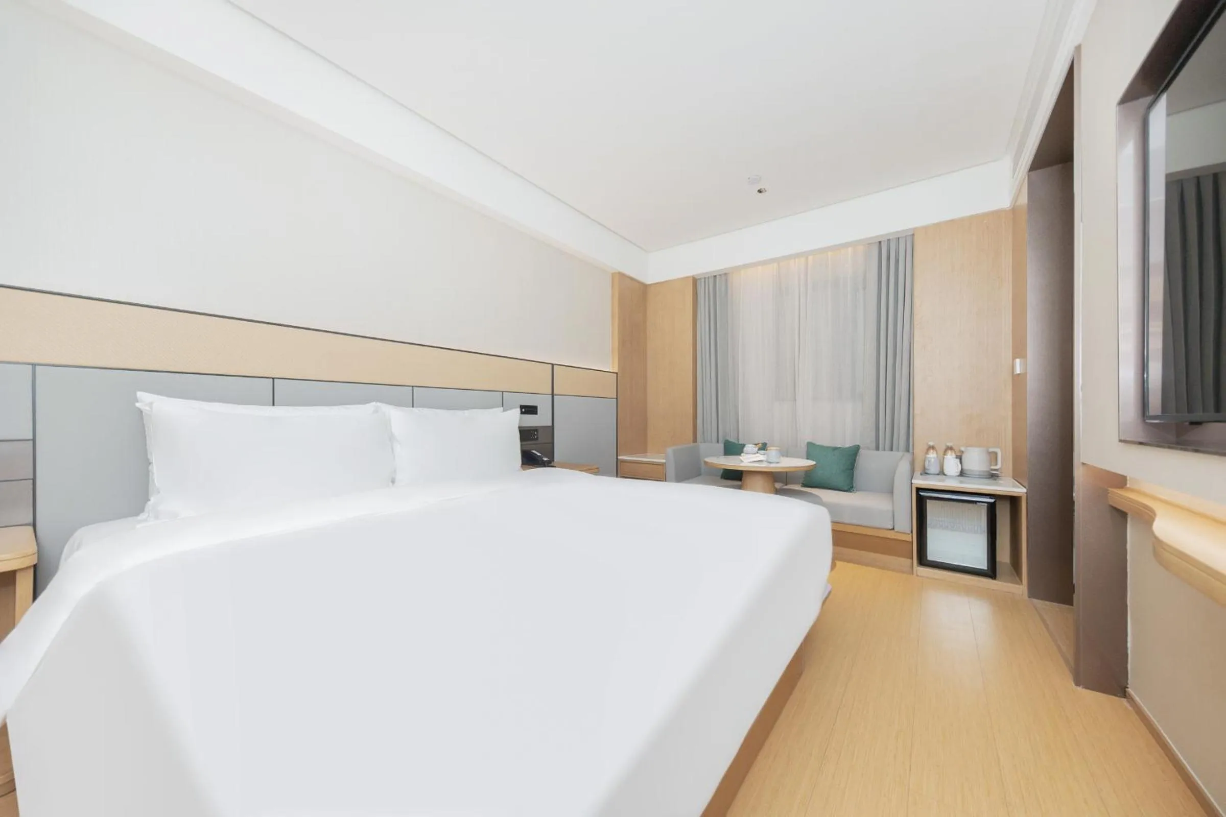 Bedroom, Bed in JI Hotel Shanghai South Railway Station Jinjiang Amusement Park (formerly Jinjiang Amusement Park Subway Station Branch)