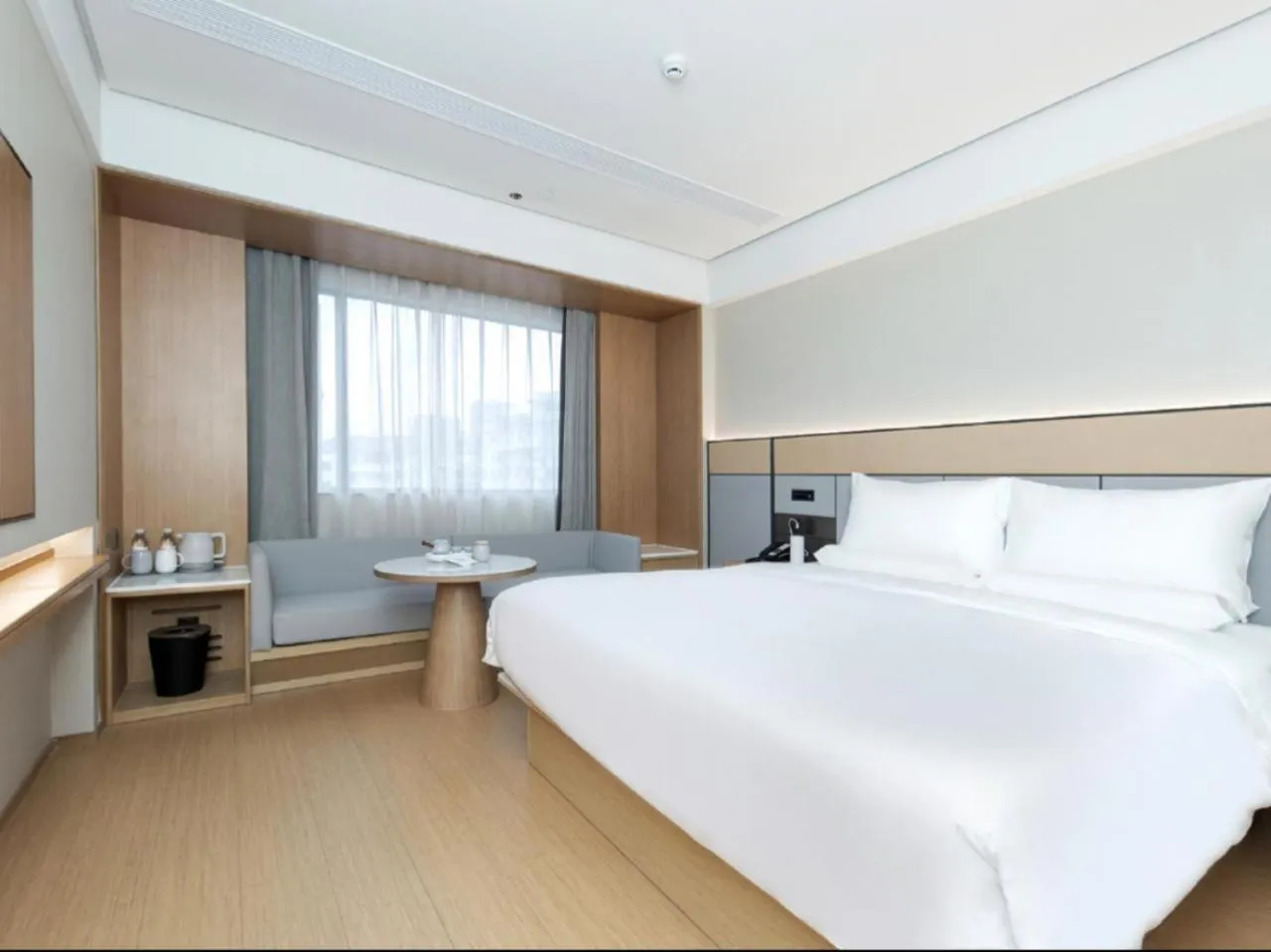 Photo of the whole room, Bed in JI Hotel Hangzhou Lin'an People's Square