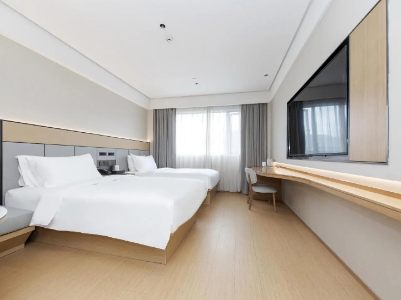 Photo of the whole room, Bed in JI Hotel Hangzhou Lin'an People's Square