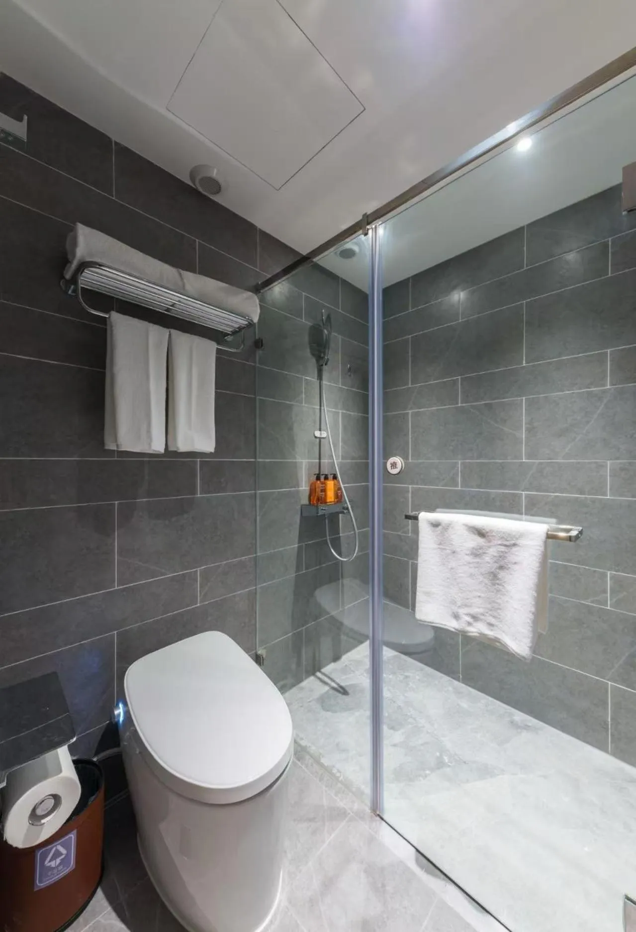 Toilet in Orange Hotel Shanghai World Expo Center