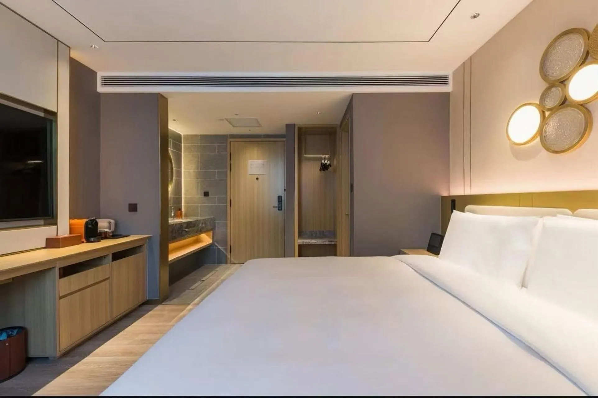 Bed in Orange Hotel Shanghai World Expo Center