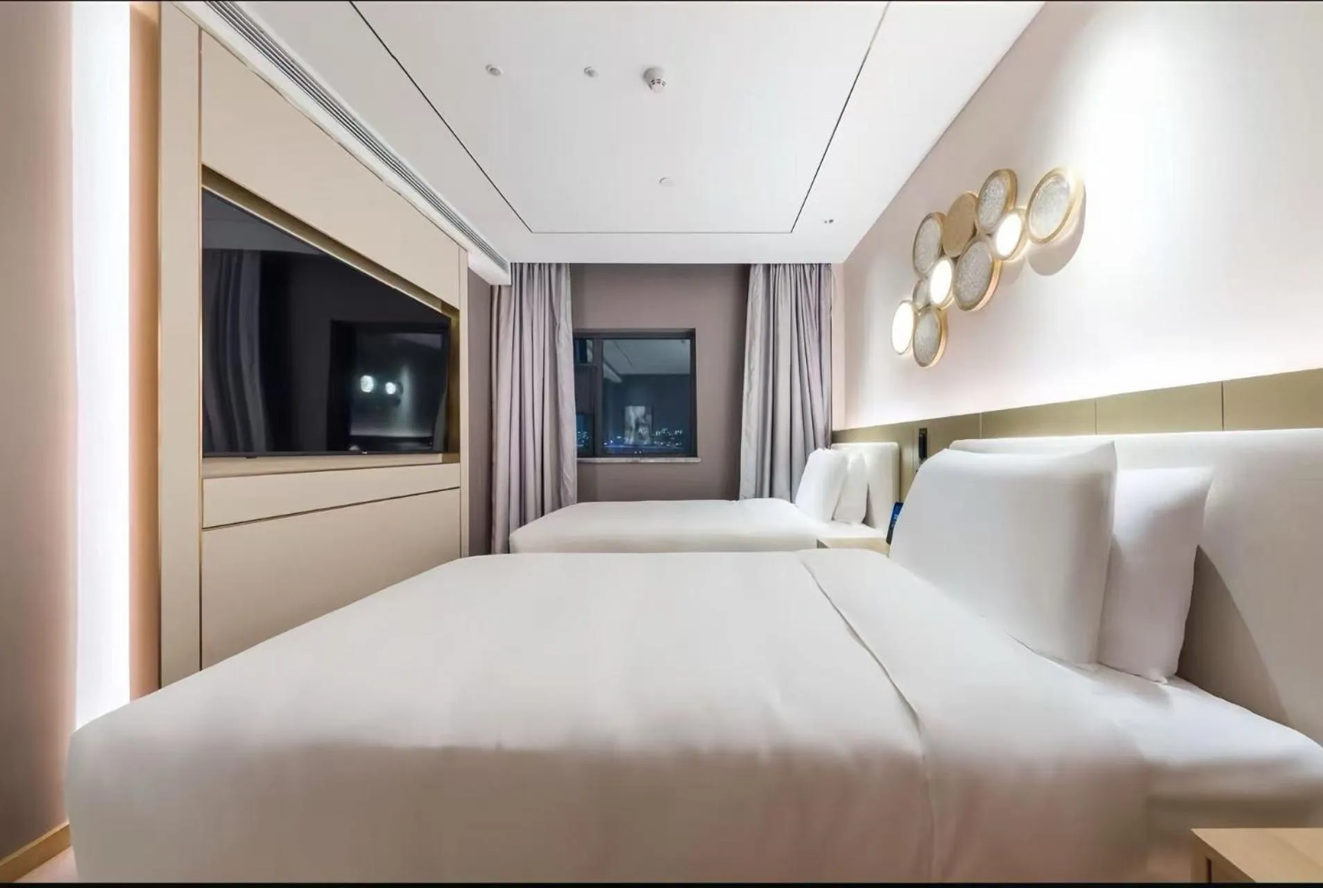 Bed in Orange Hotel Shanghai World Expo Center