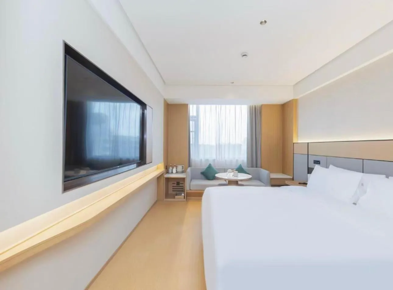 Photo of the whole room, Bed in JI Hotel Shanghai Dianshanhu Avenue Metro Station