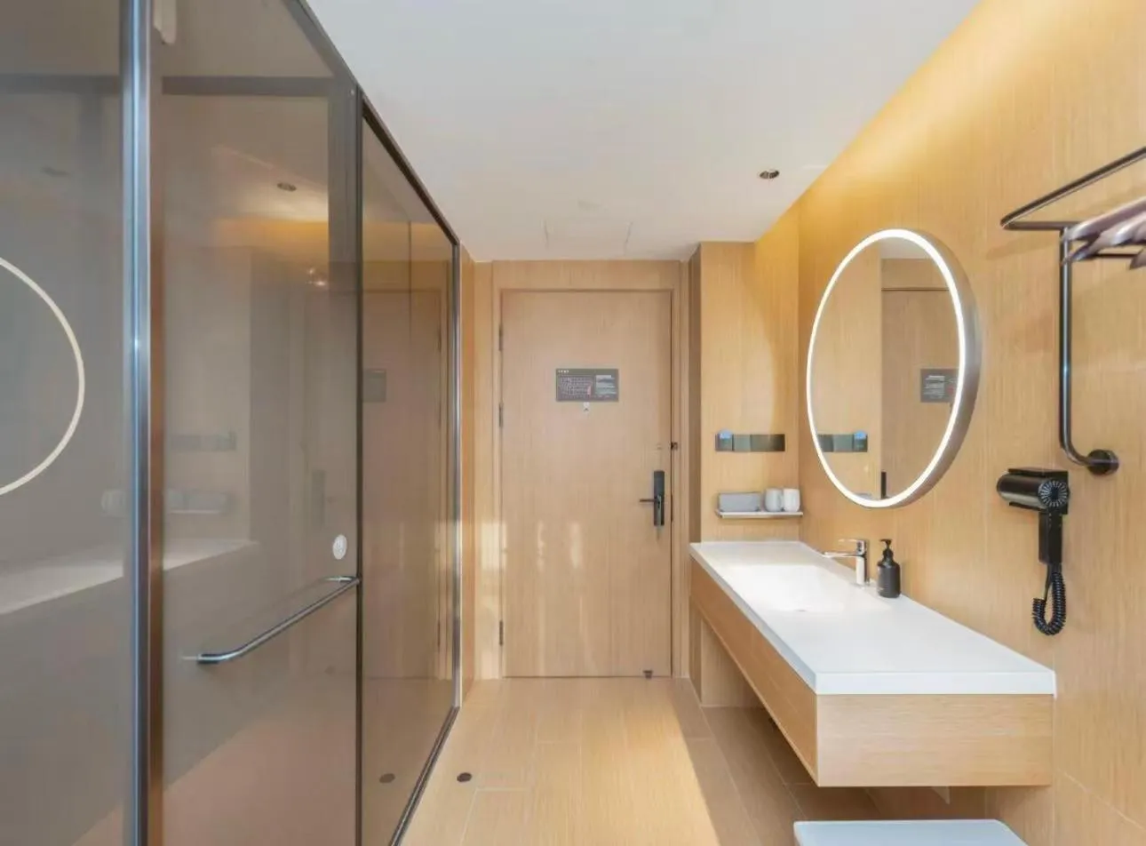 Bathroom in JI Hotel Shanghai Dianshanhu Avenue Metro Station