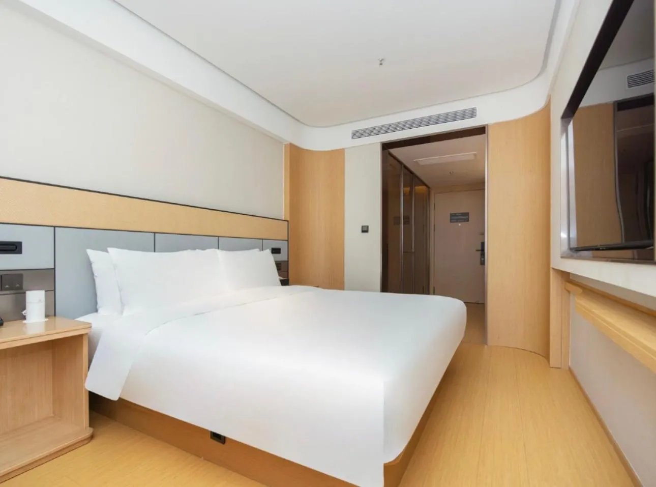 Bed in JI Hotel Shanghai Dianshanhu Avenue Metro Station