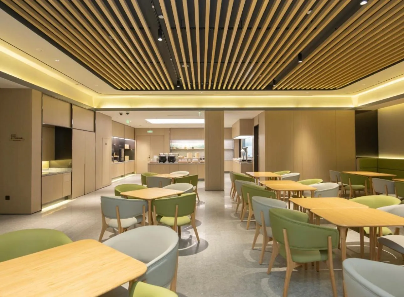 Restaurant/places to eat in JI Hotel Shanghai Dianshanhu Avenue Metro Station