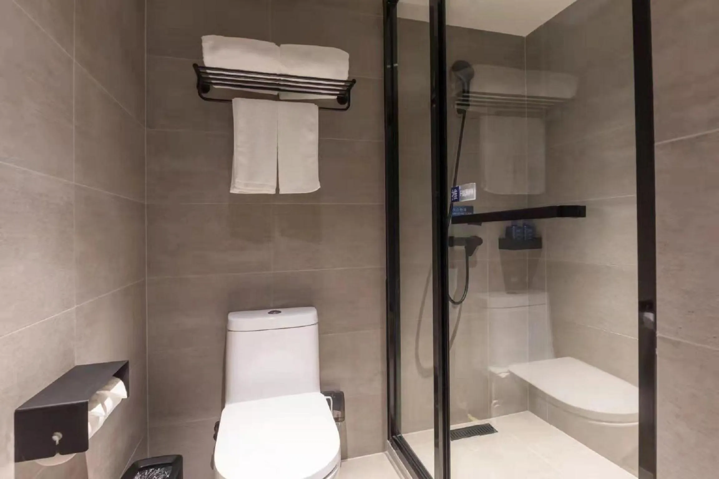 Toilet in Hanting Hotel Shanghai Tongji University Kongjiang Road