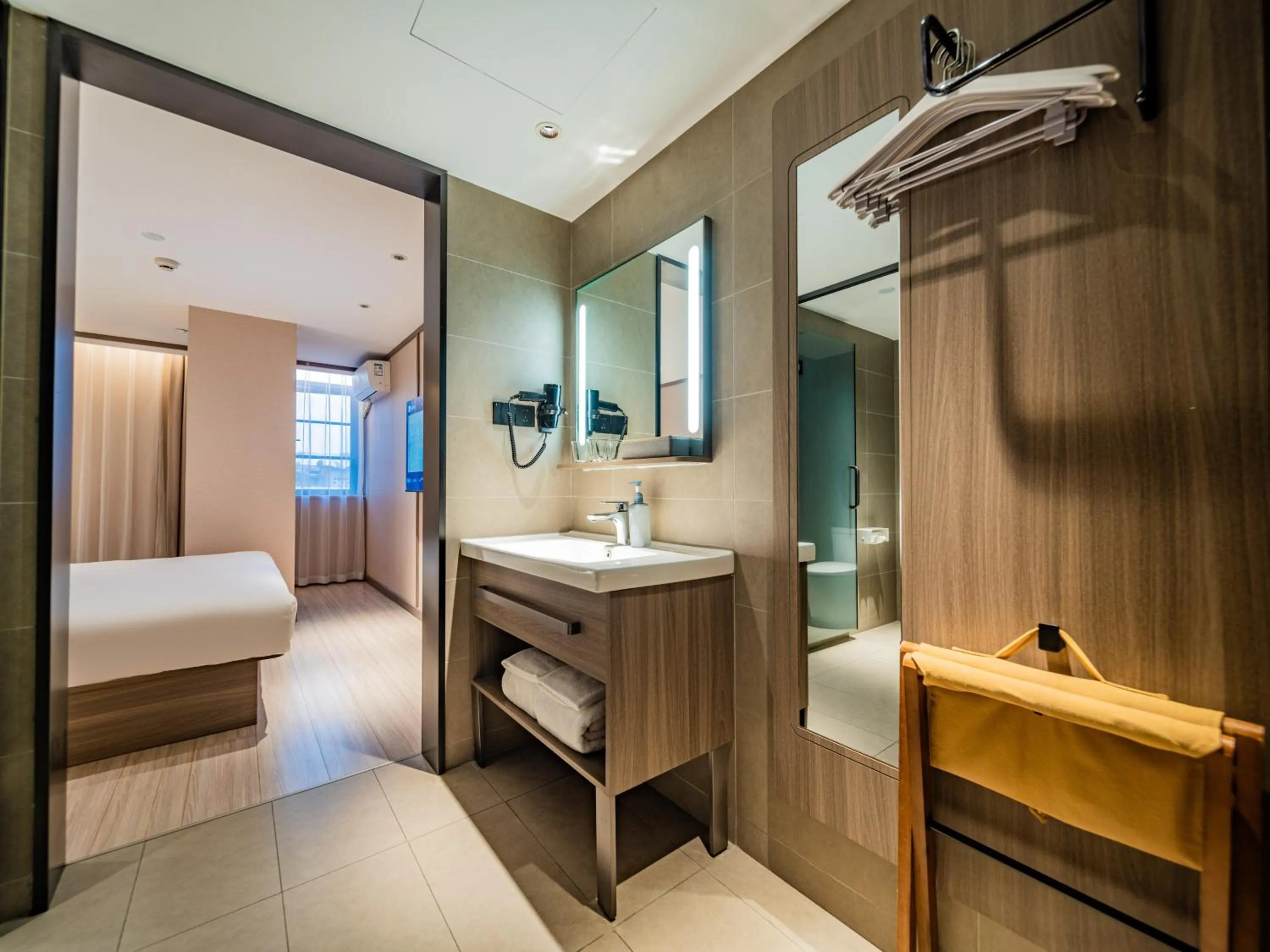 Bedroom, Bed in Hanting Hotel Chengdu Tianfu Square Subway Station