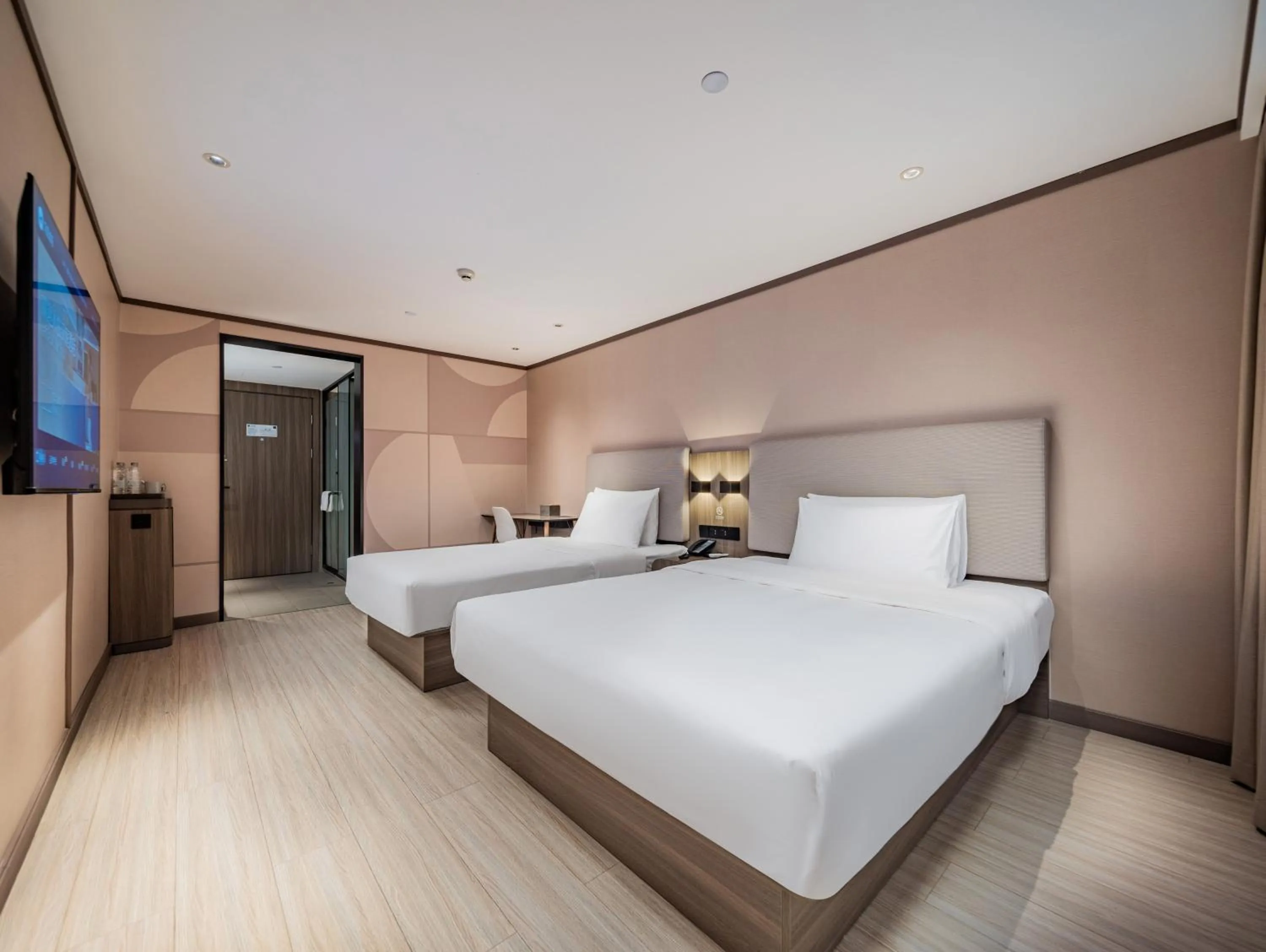 Photo of the whole room, Bed in Hanting Hotel Chengdu Tianfu Square Subway Station