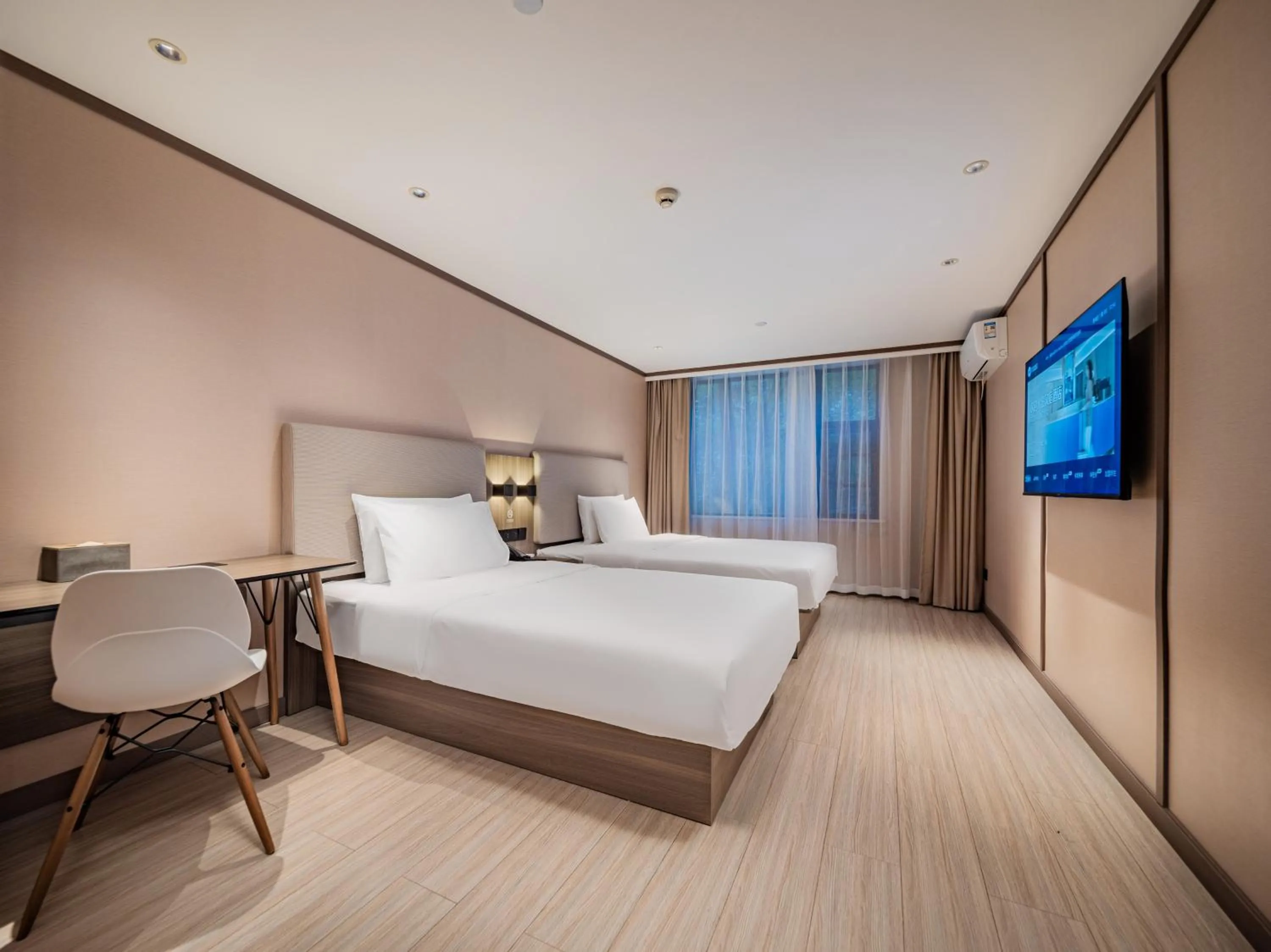 Photo of the whole room, Bed in Hanting Hotel Chengdu Tianfu Square Subway Station