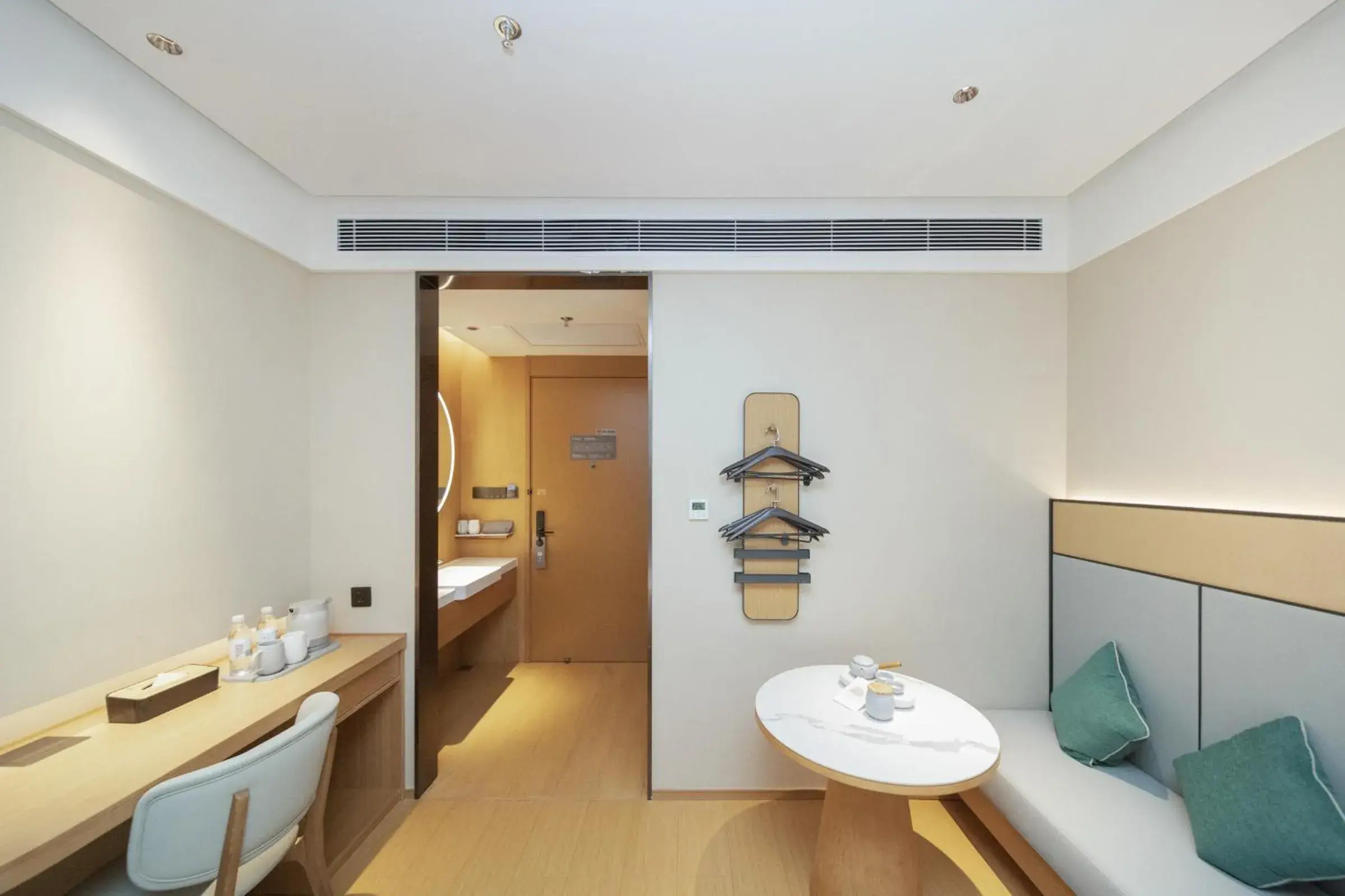 Twin Room in JI Hotel Shenzhen Convention & Exhibition Center Gangxia Subway Station Twin Room in JI Hotel Shenzhen Convention & Exhibition Center Gangxia Subway Station