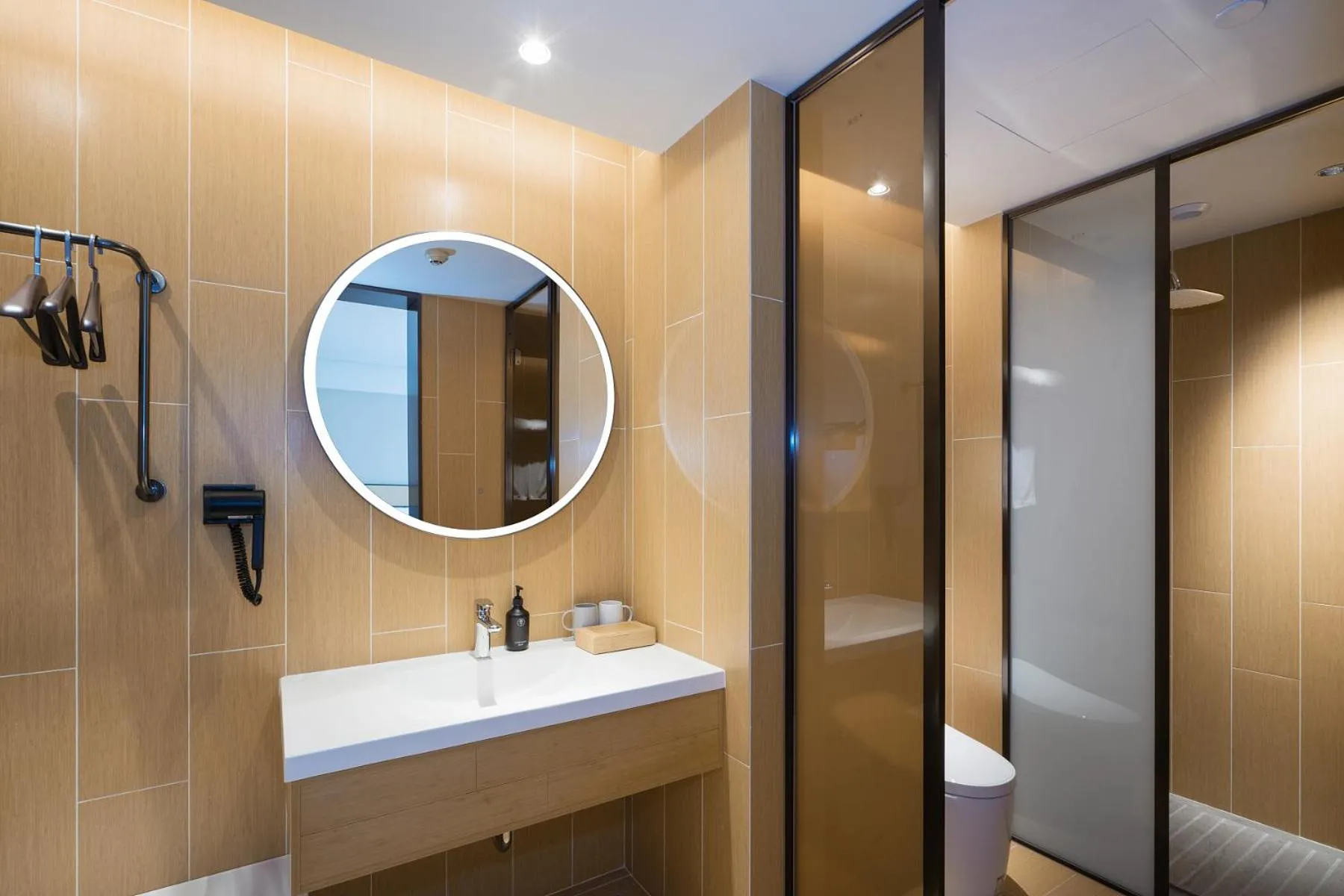 Property building in JI Hotel Shenzhen Convention & Exhibition Center Gangxia Subway Station