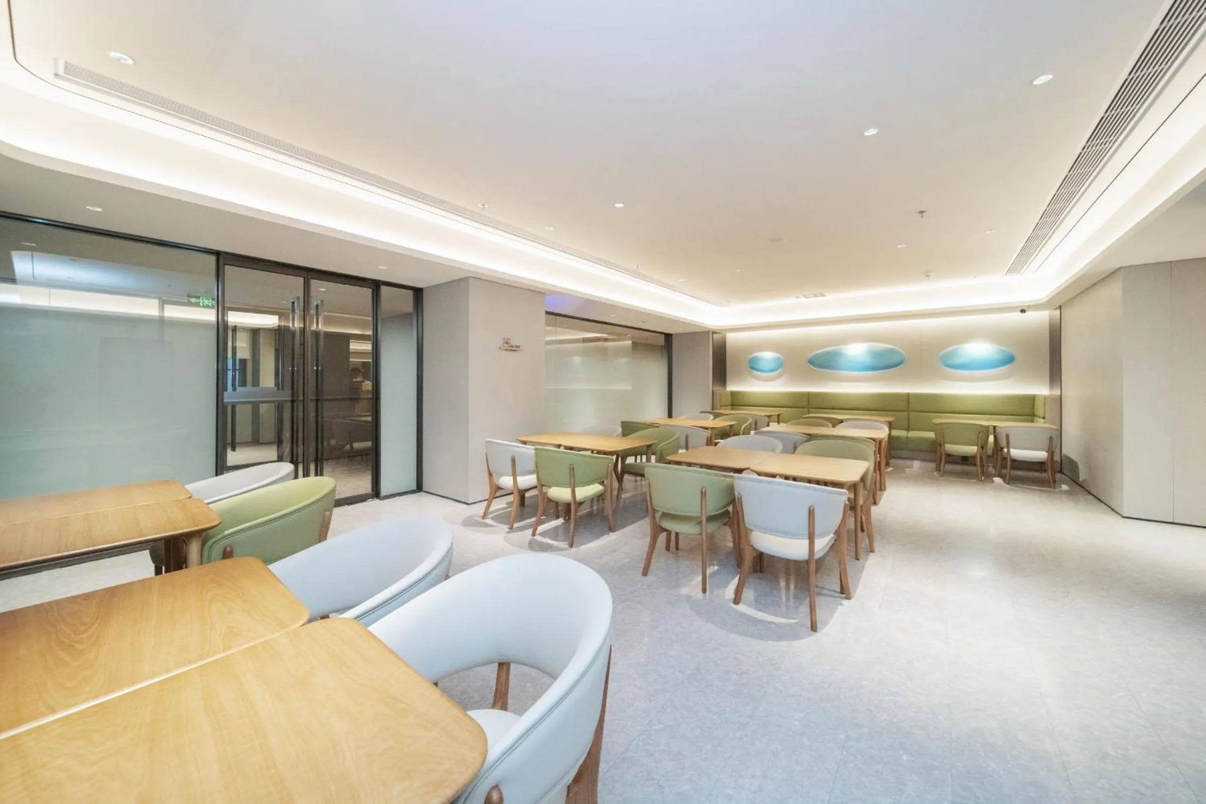 Restaurant/places to eat in JI Hotel Shenzhen Convention & Exhibition Center Gangxia Subway Station