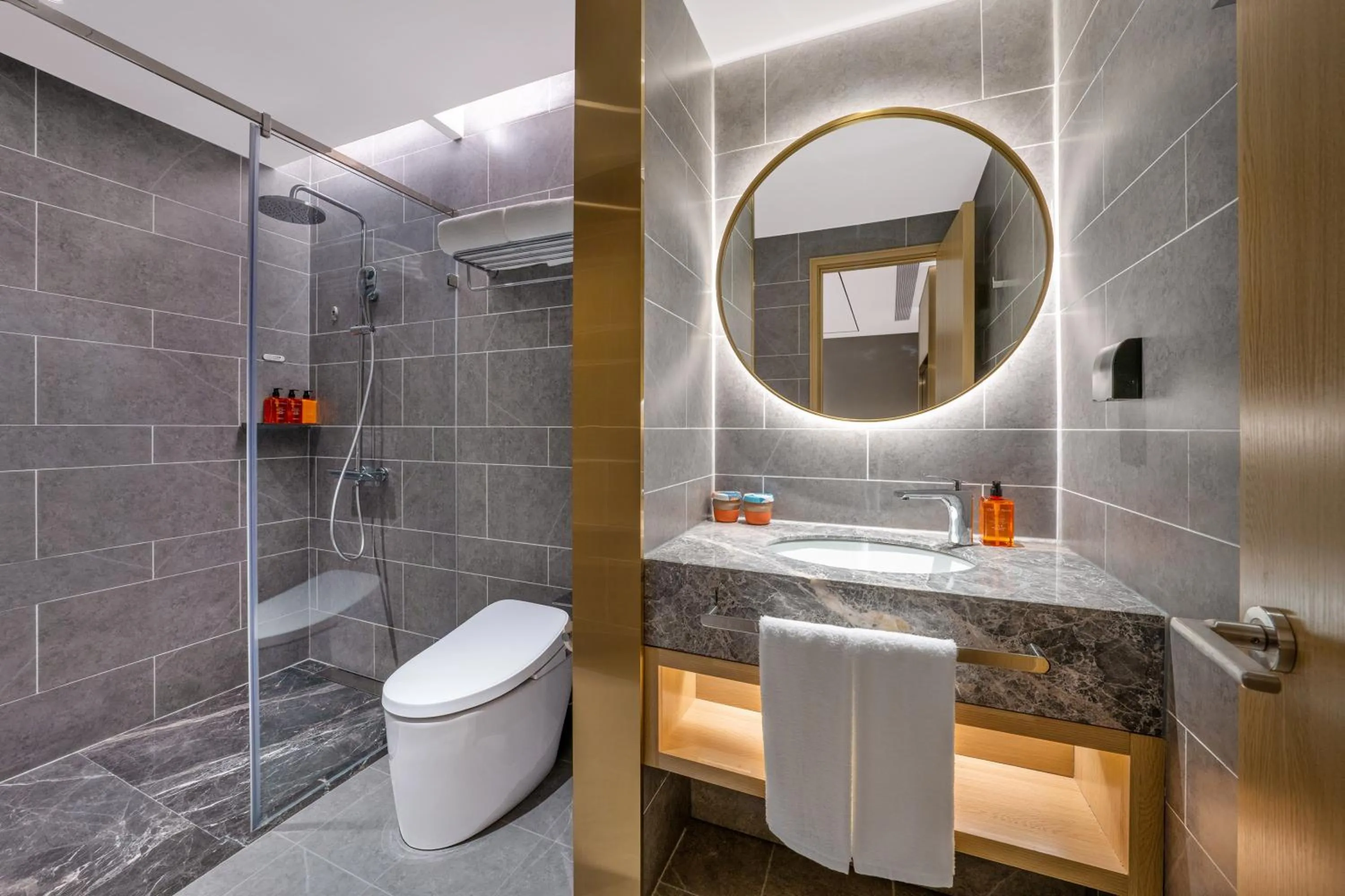 Shower in Orange Hotel Beijing Wukesong Dacheng Road