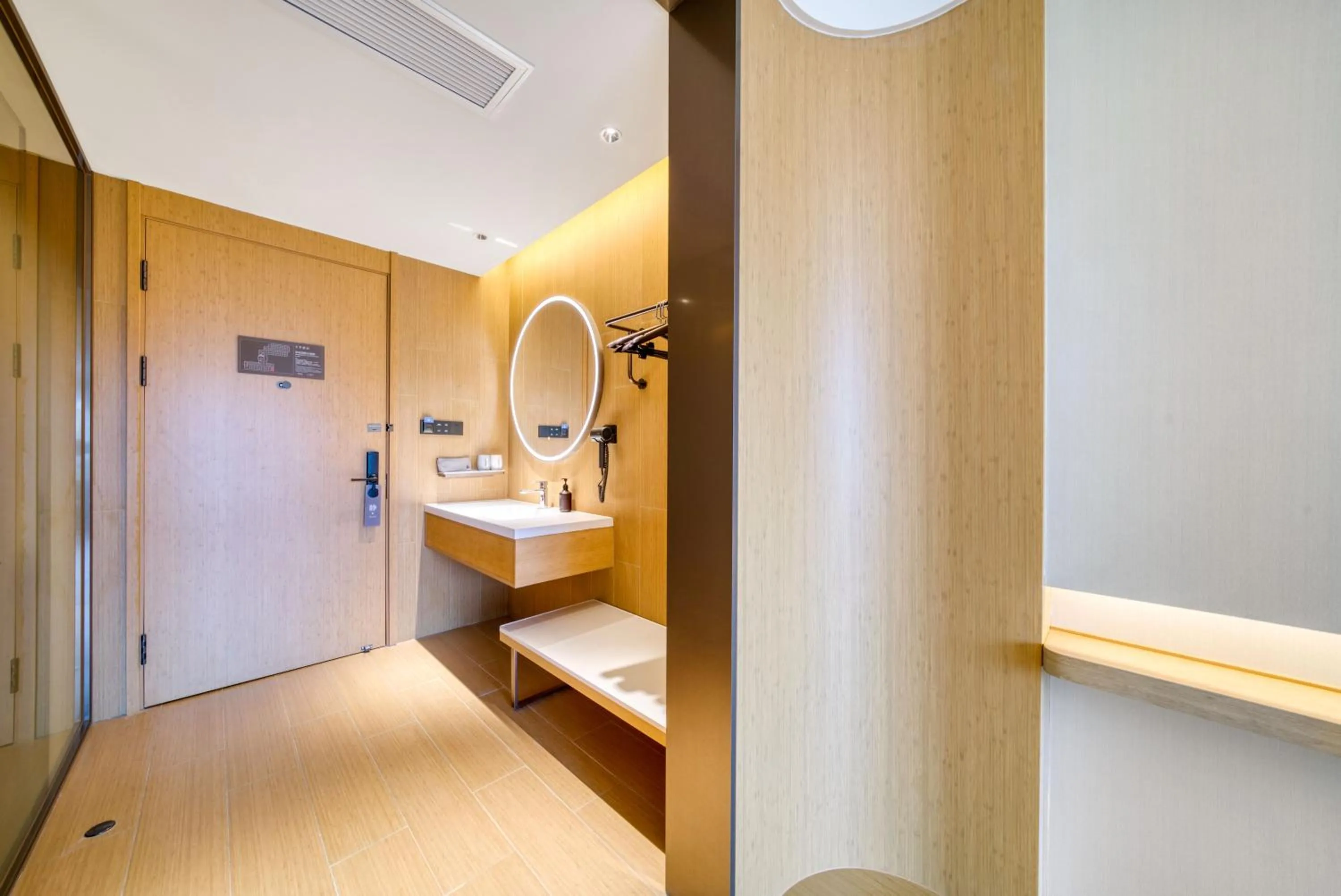 Photo of the whole room in JI Hotel Shanghai Chongming Changxing Island