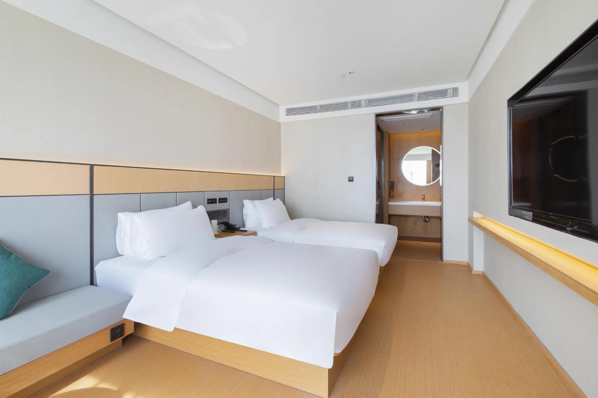 Bed in JI Hotel Nanjing Baijia Lake 1912