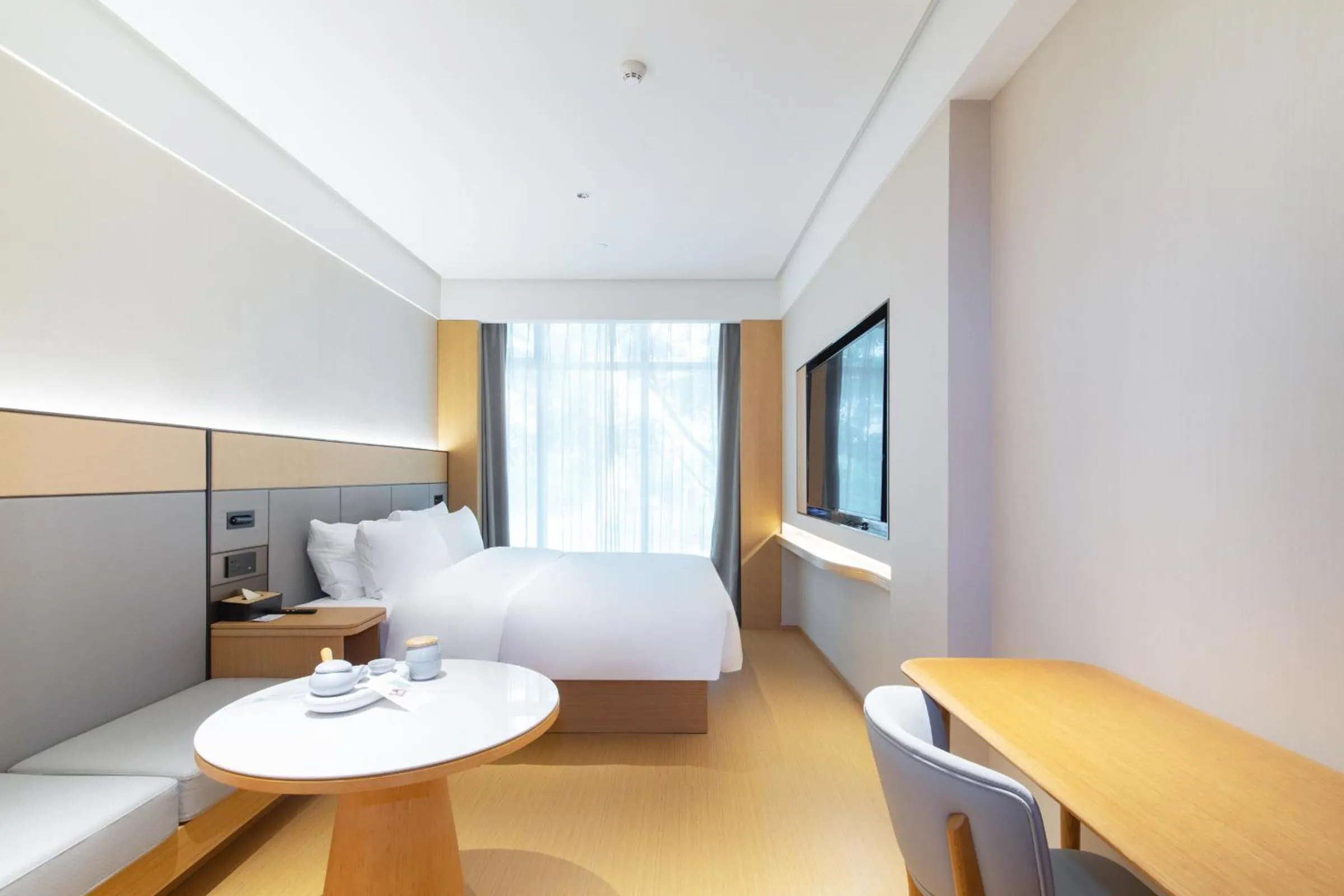 Photo of the whole room, Bed in JI Hotel Nanjing Baijia Lake 1912