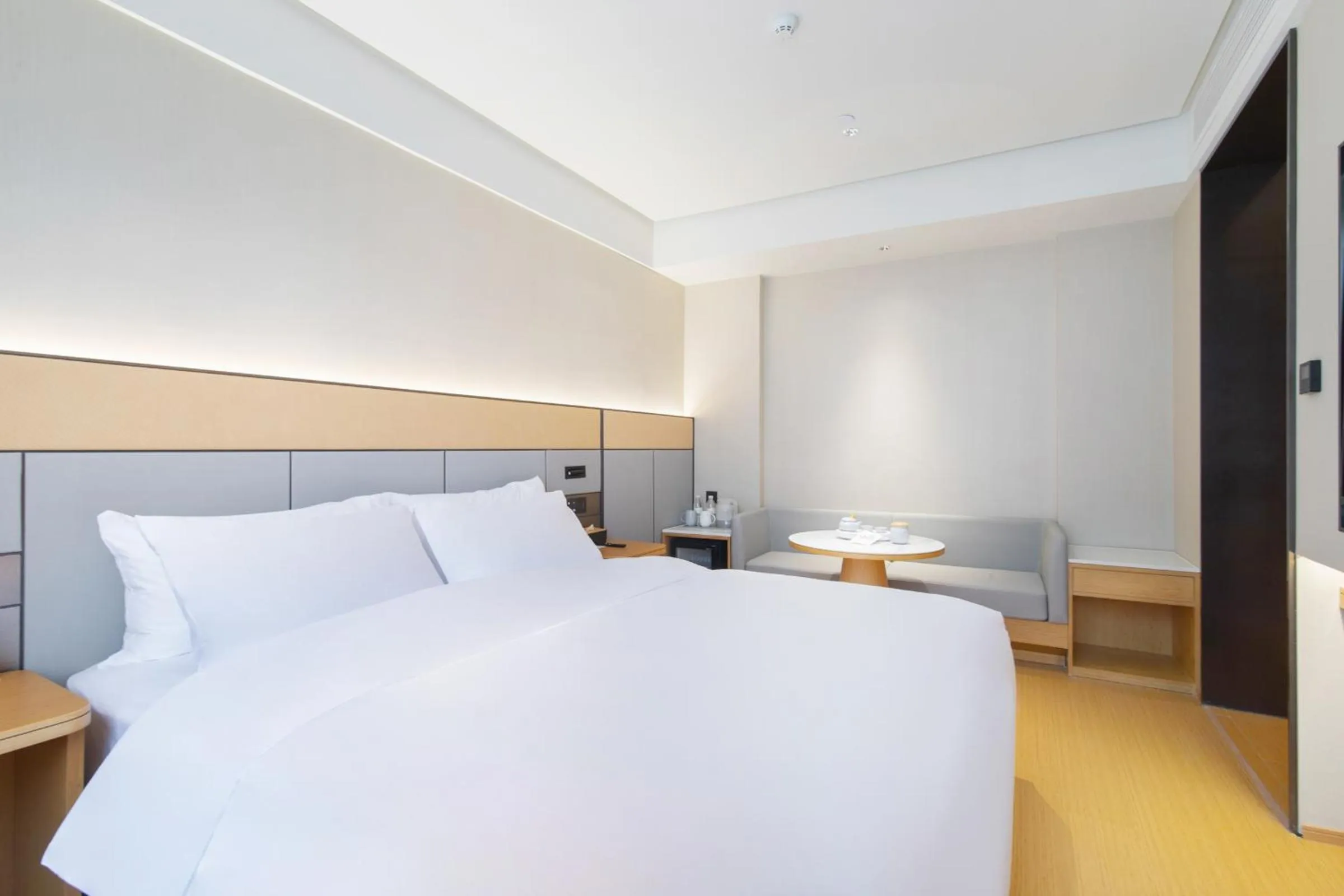 Bedroom, Bed in JI Hotel Nanjing Baijia Lake 1912