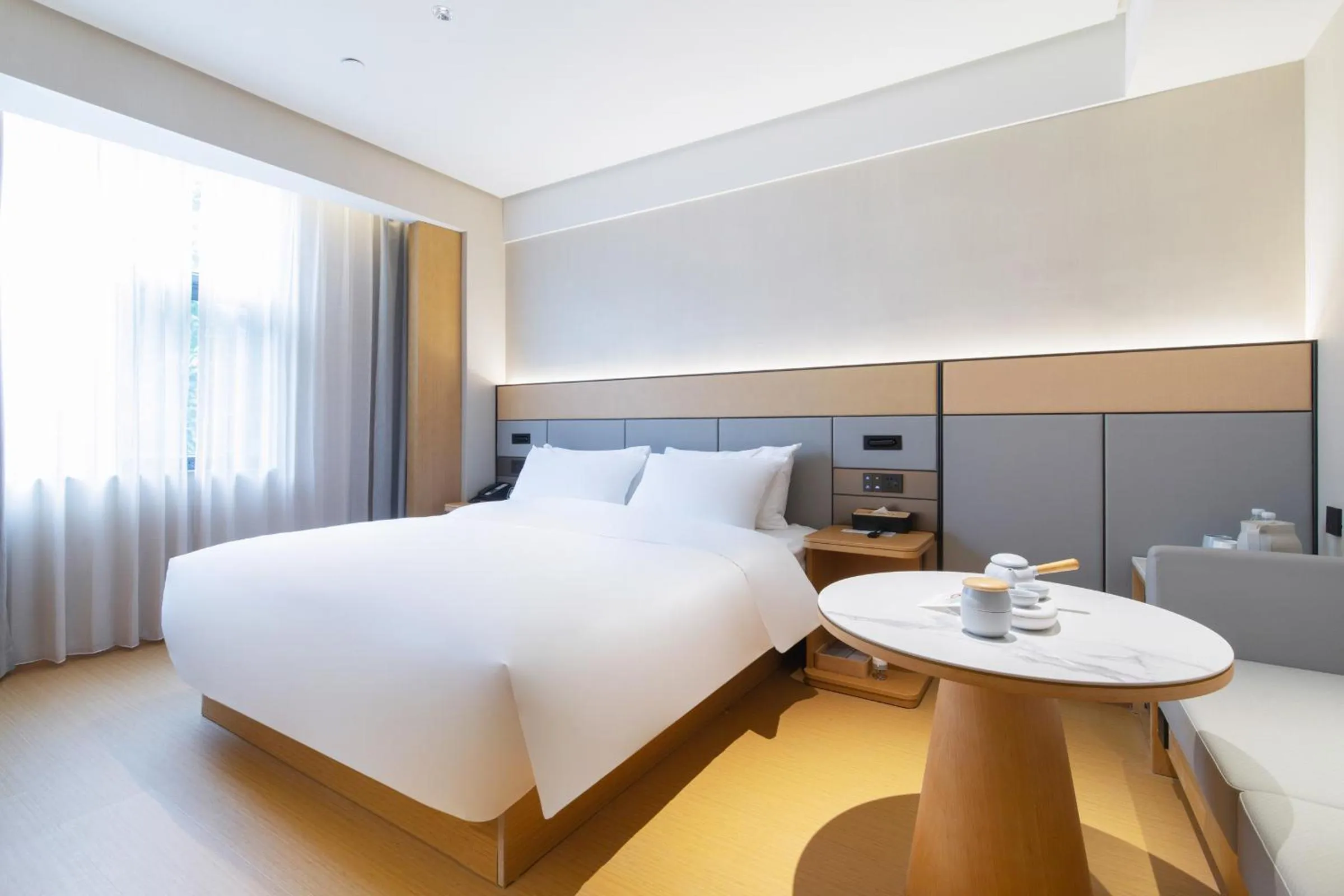 Photo of the whole room, Bed in JI Hotel Nanjing Baijia Lake 1912