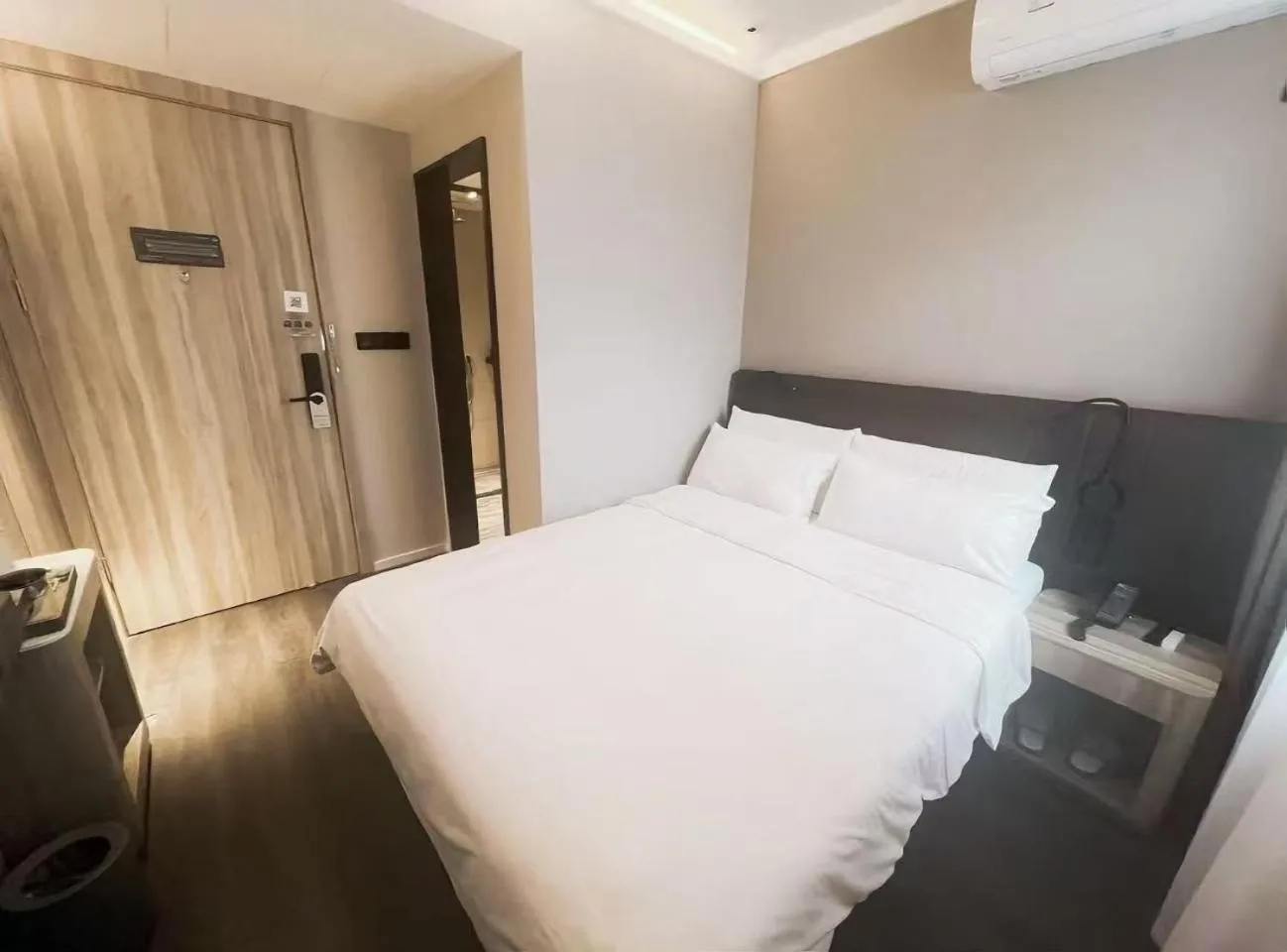 Bedroom, Bed in Hanting Hotel Nanjing Beijing East Road Jiuhuashan Subway Station