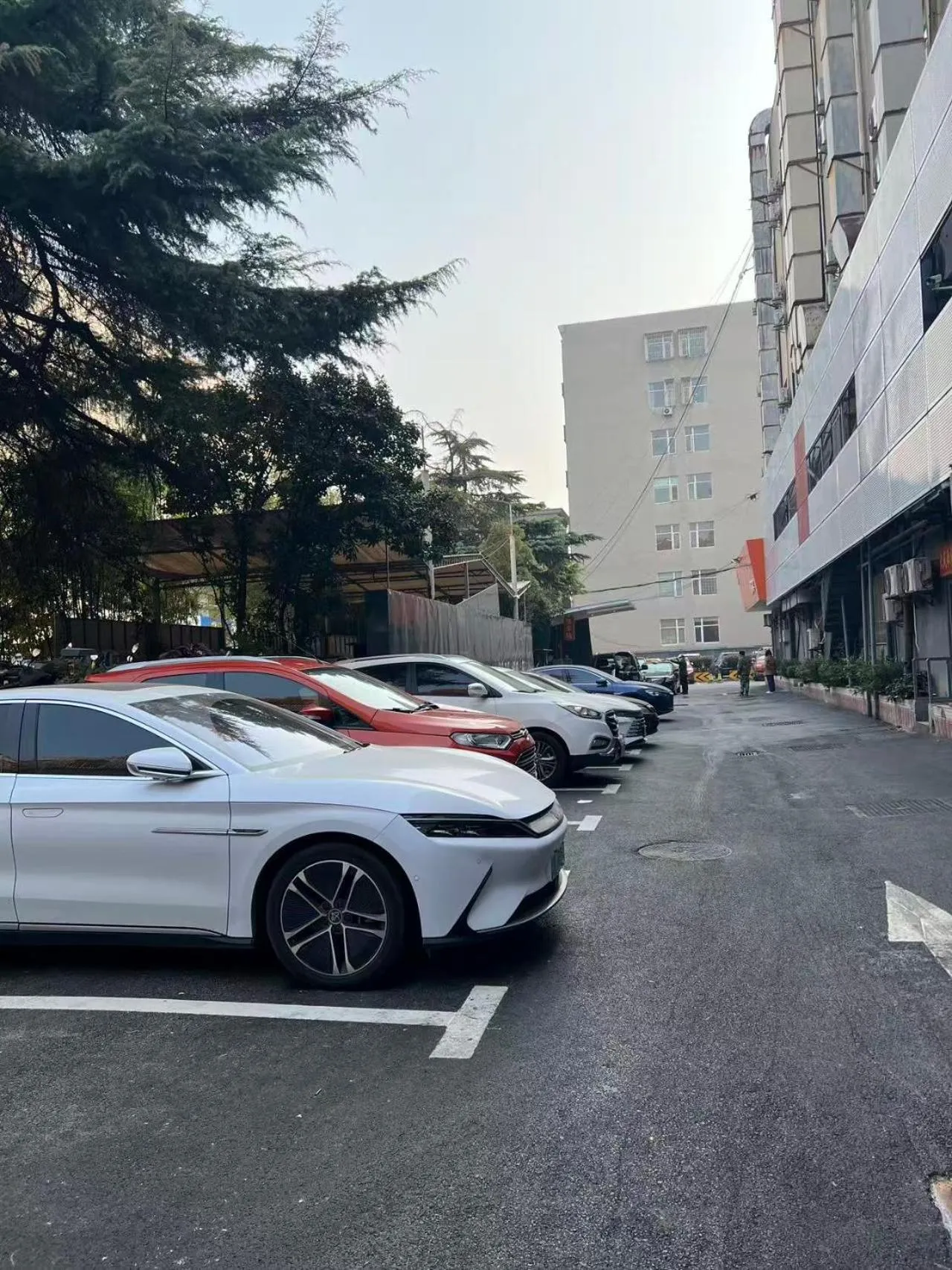 Parking in Hanting Hotel Nanjing Beijing East Road Jiuhuashan Subway Station