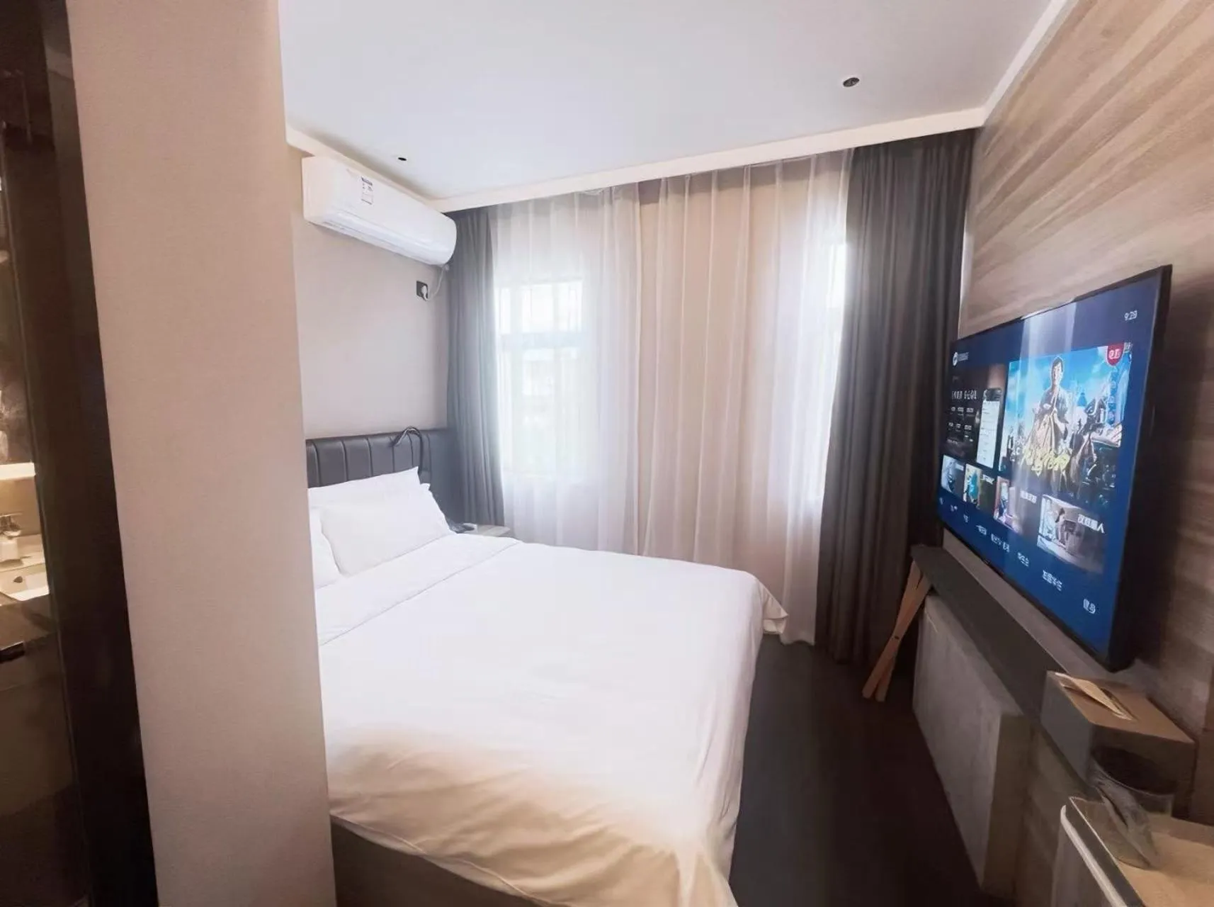 Bedroom, Bed in Hanting Hotel Nanjing Beijing East Road Jiuhuashan Subway Station