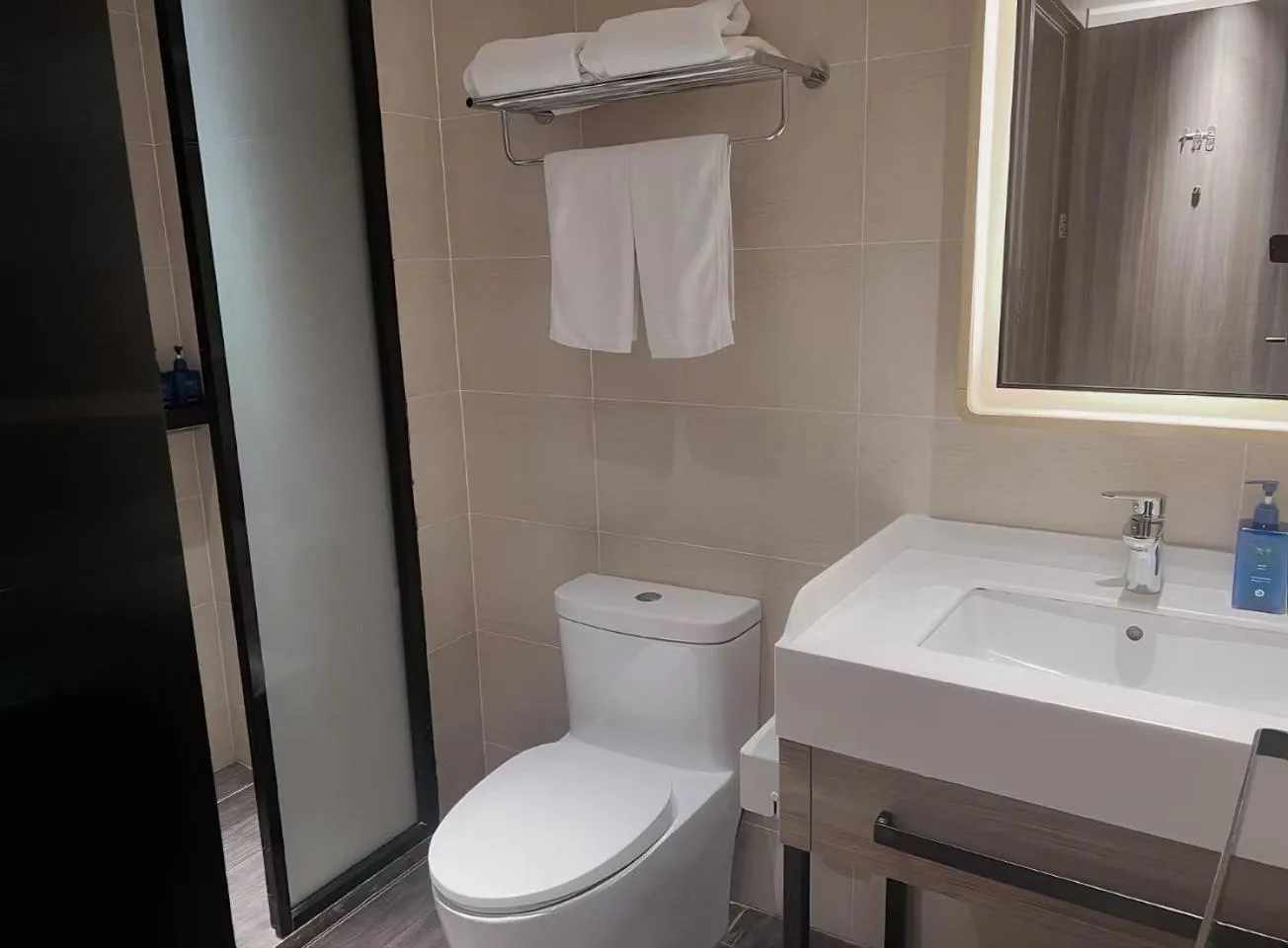Toilet in Hanting Hotel Nanjing Beijing East Road Jiuhuashan Subway Station