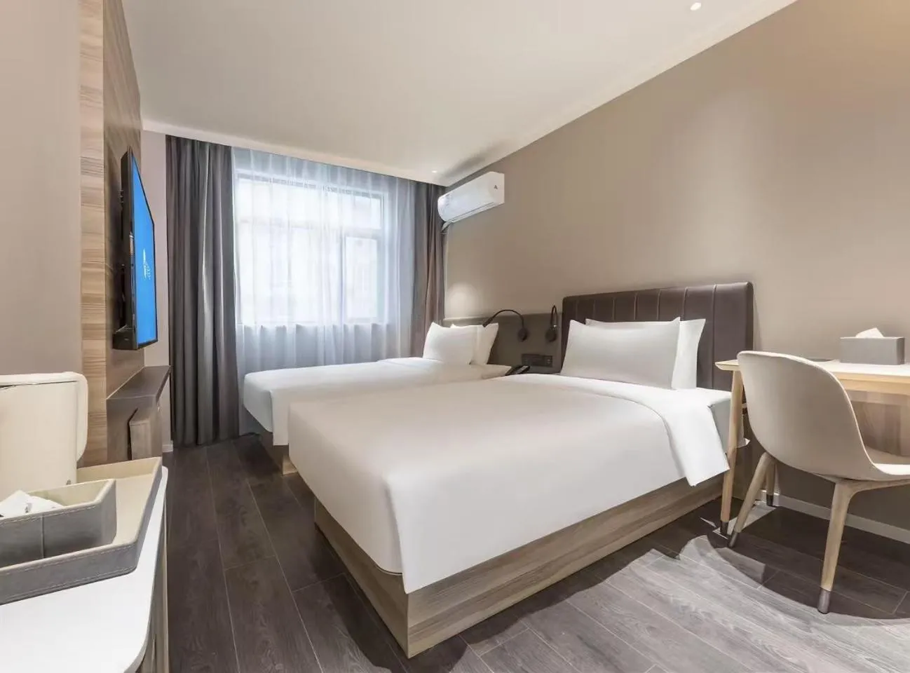 Photo of the whole room, Bed in Hanting Hotel Nanjing Beijing East Road Jiuhuashan Subway Station
