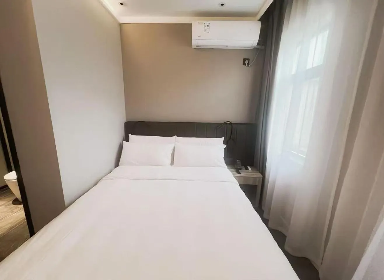 Bedroom, Bed in Hanting Hotel Nanjing Beijing East Road Jiuhuashan Subway Station