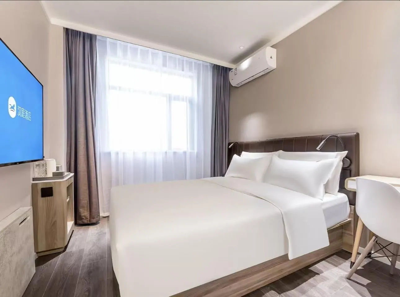 Photo of the whole room, Bed in Hanting Hotel Nanjing Beijing East Road Jiuhuashan Subway Station