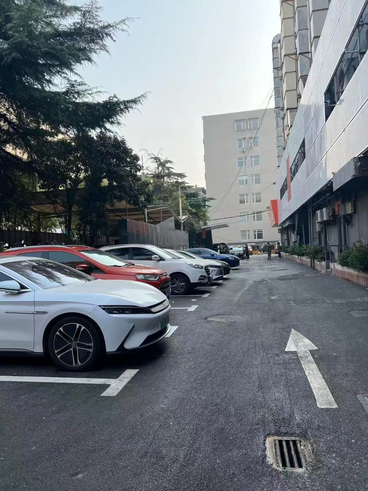 Parking in Hanting Hotel Nanjing Beijing East Road Jiuhuashan Subway Station