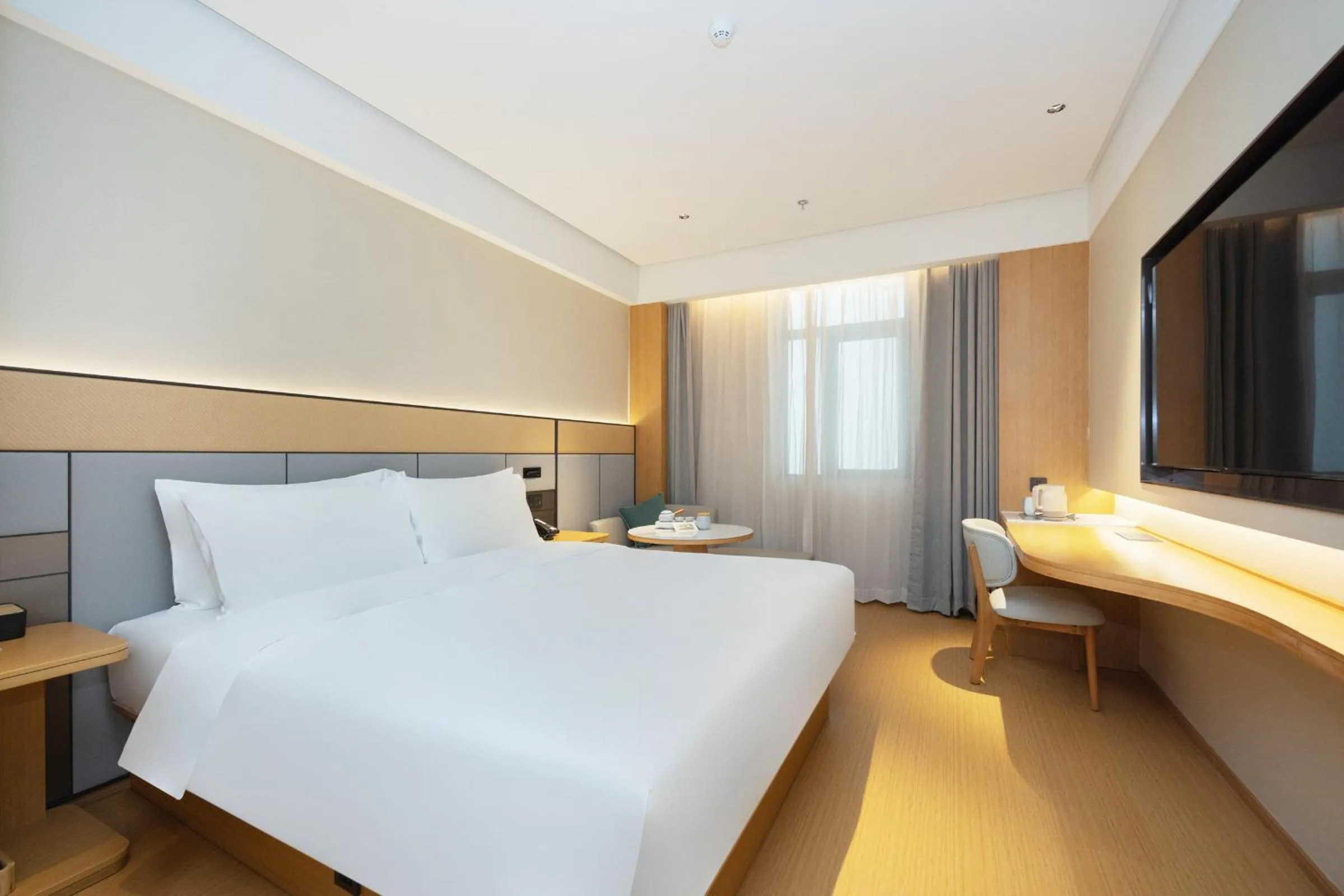 Photo of the whole room, Bed in JI Hotel Suzhou Xiangcheng Huangdai