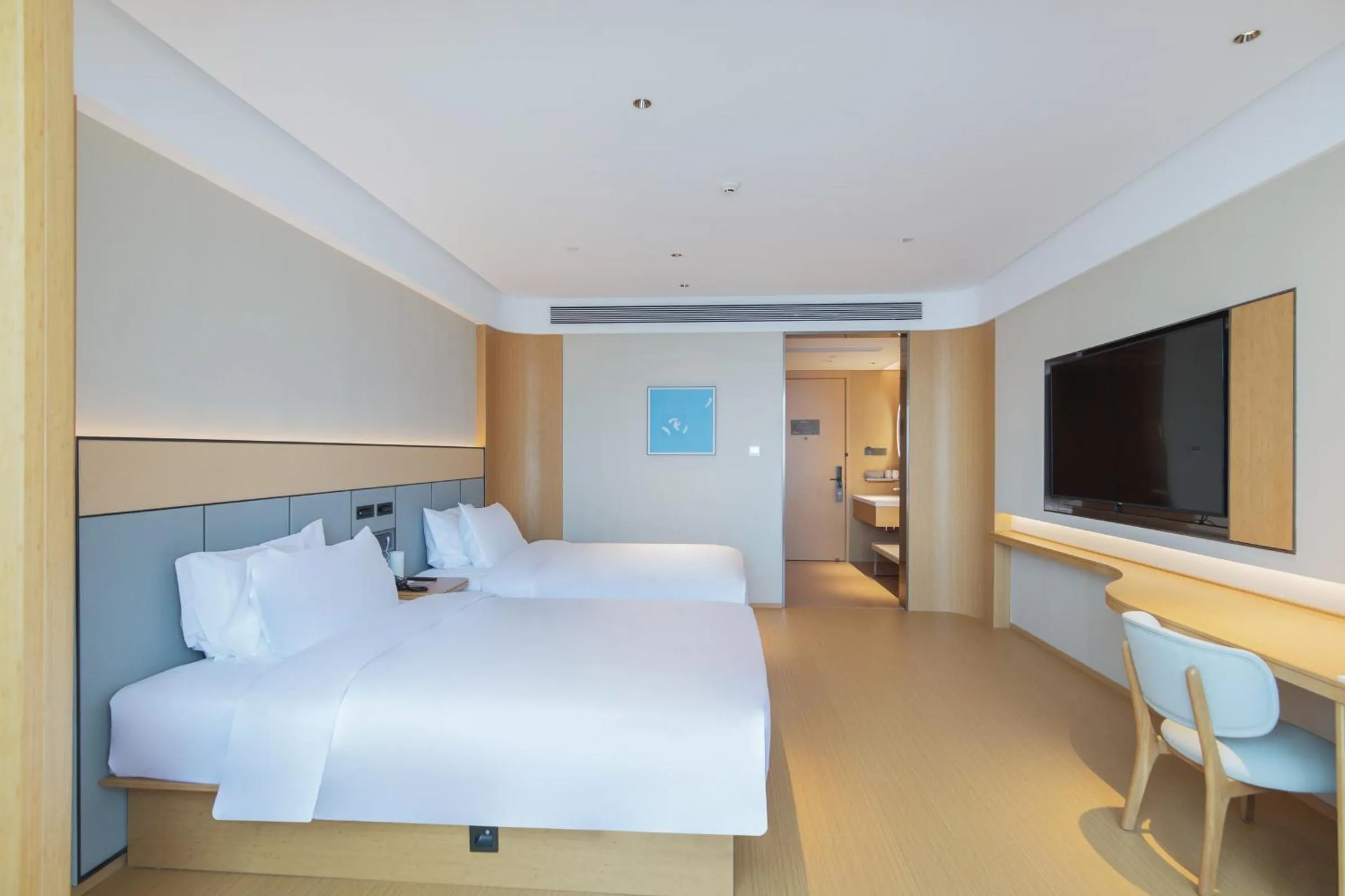 Photo of the whole room, Bed in JI Hotel Suzhou Xiangcheng Huangdai