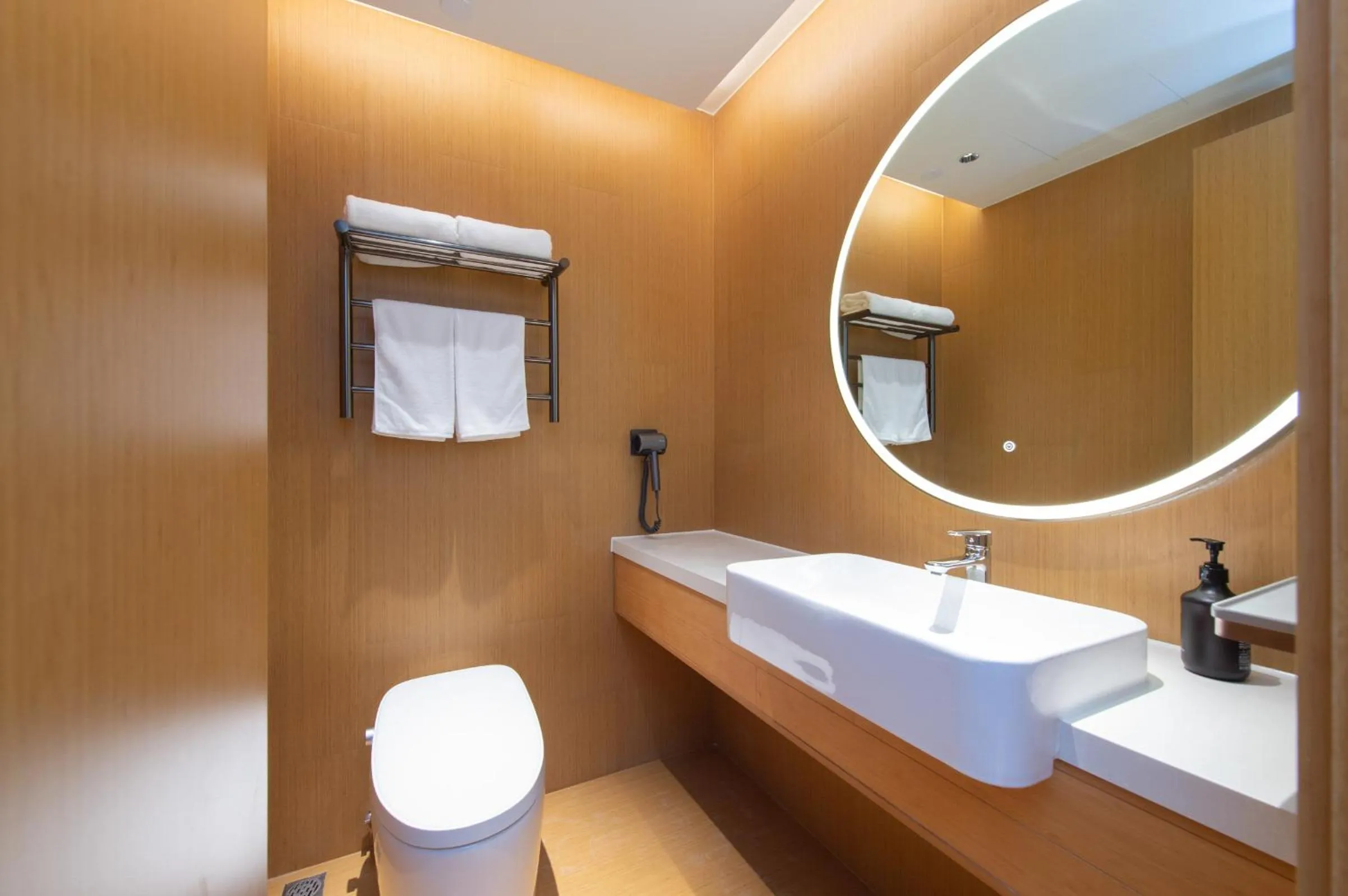 Toilet in JI Hotel Suzhou Xiangcheng Huangdai