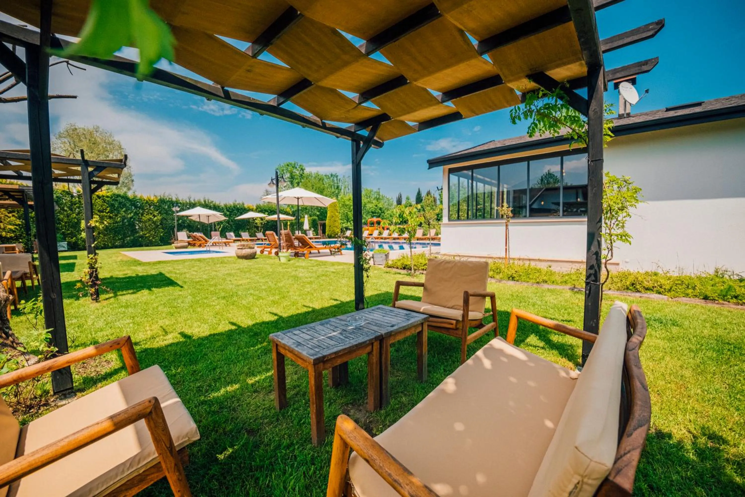 Seating area in Sapanca Cayir Cimen Otel