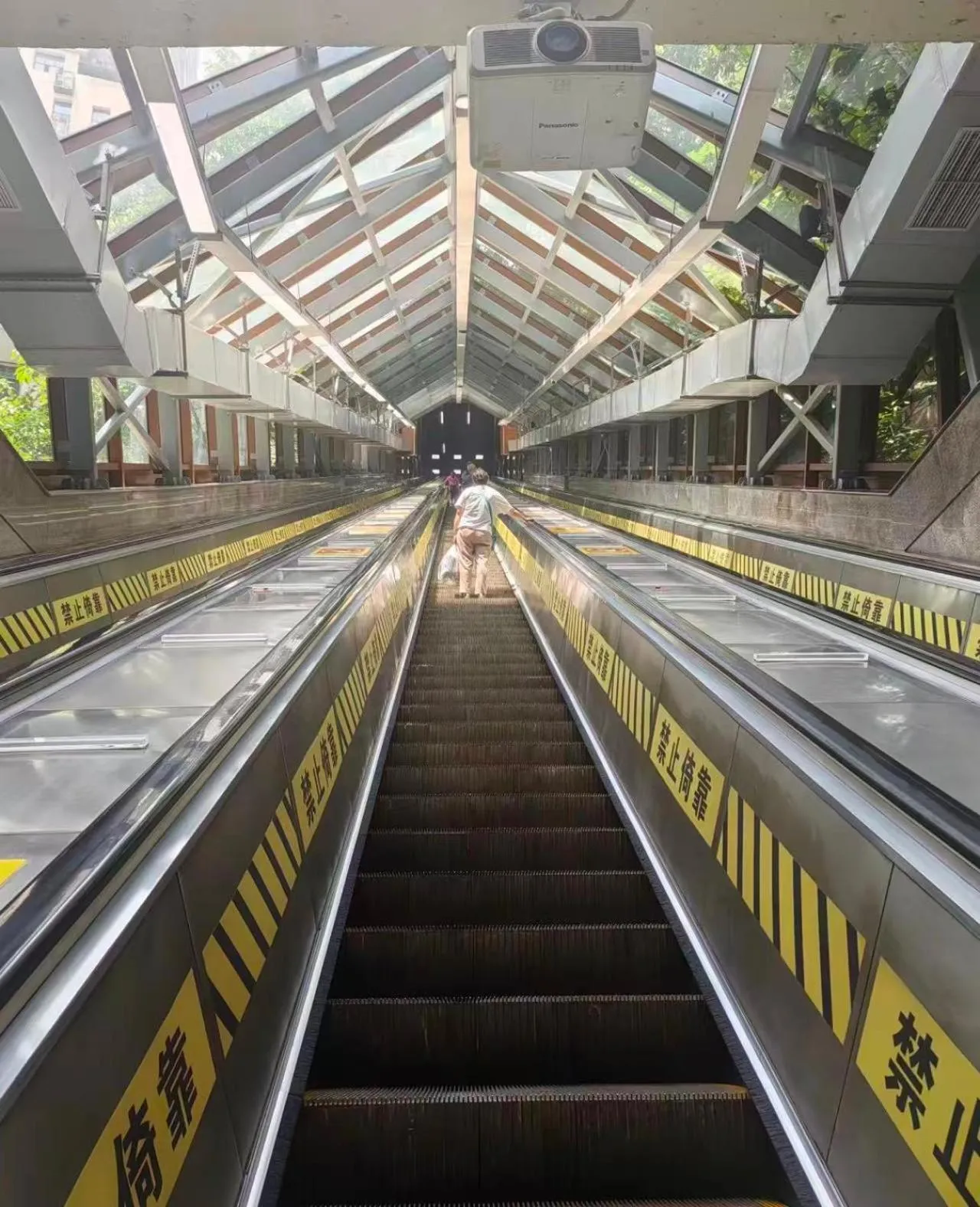 People in Hanting Hotel Chongqing Lianglukou Caiyuanba