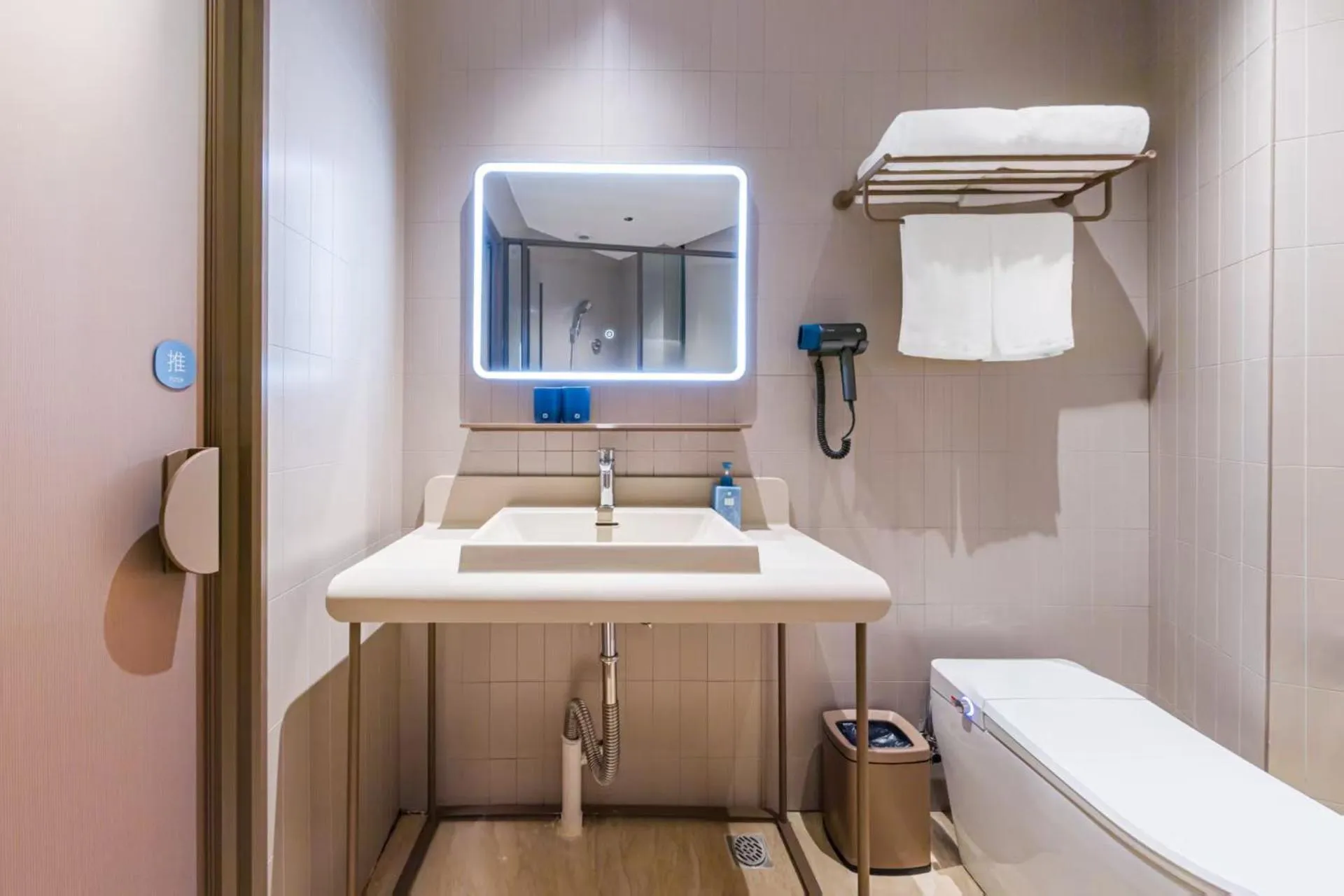 Bathroom in Hanting Hotel Shanghai Pudong Airport Shixin Road