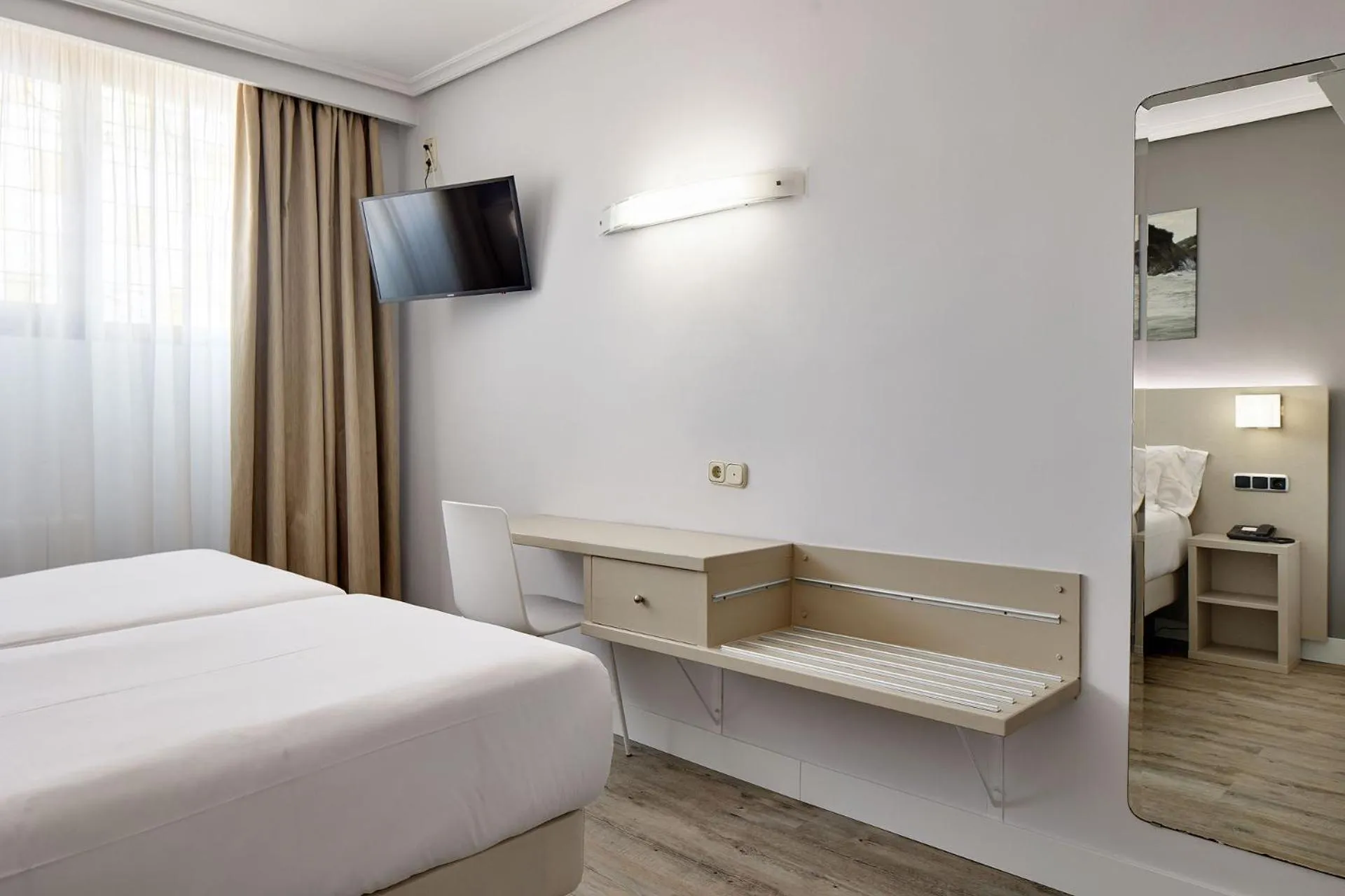 TV and multimedia, Bed in Hotel Parma