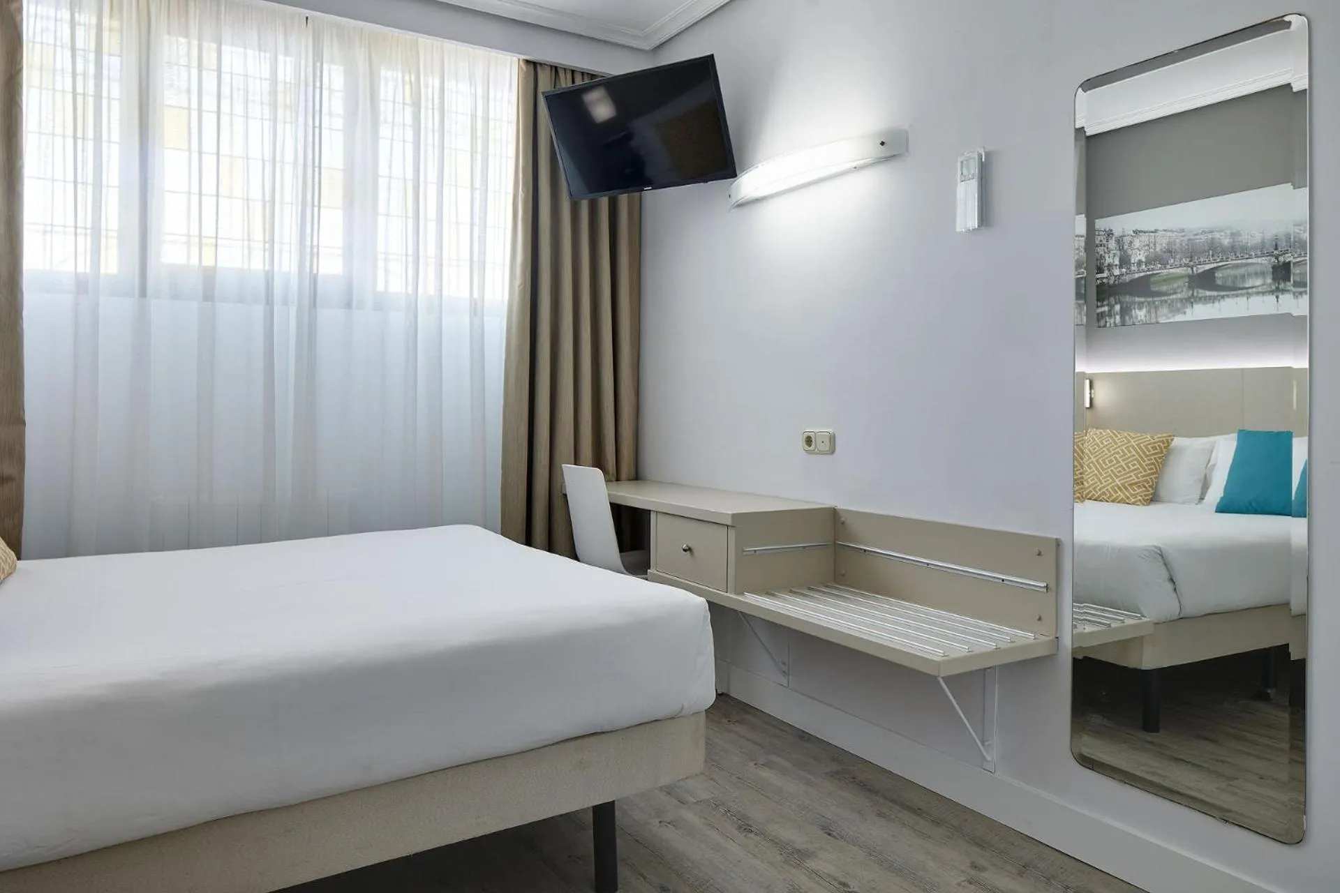 TV and multimedia, Bed in Hotel Parma