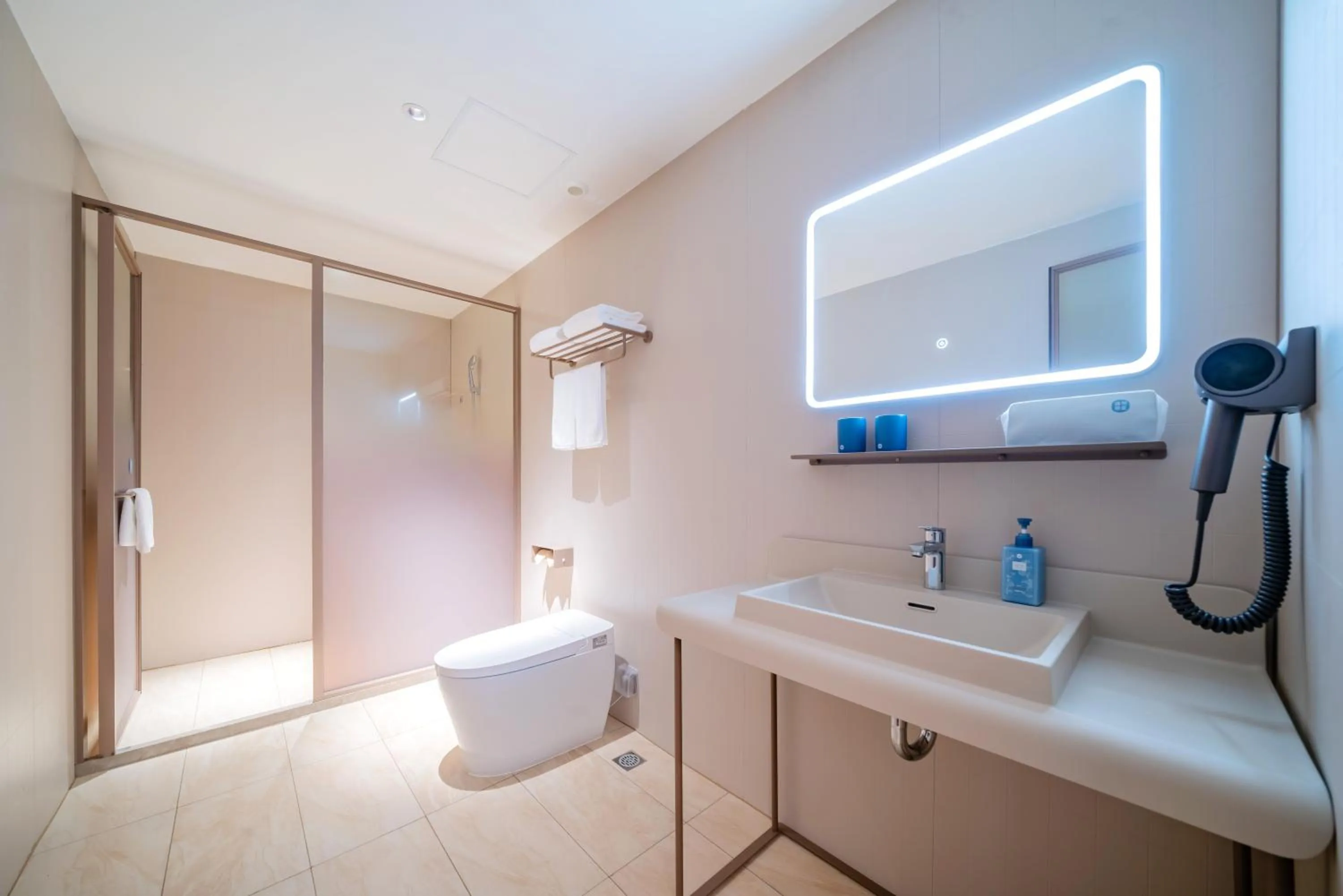 Toilet in Hanting Hotel Guangzhou Nangang Subway Station