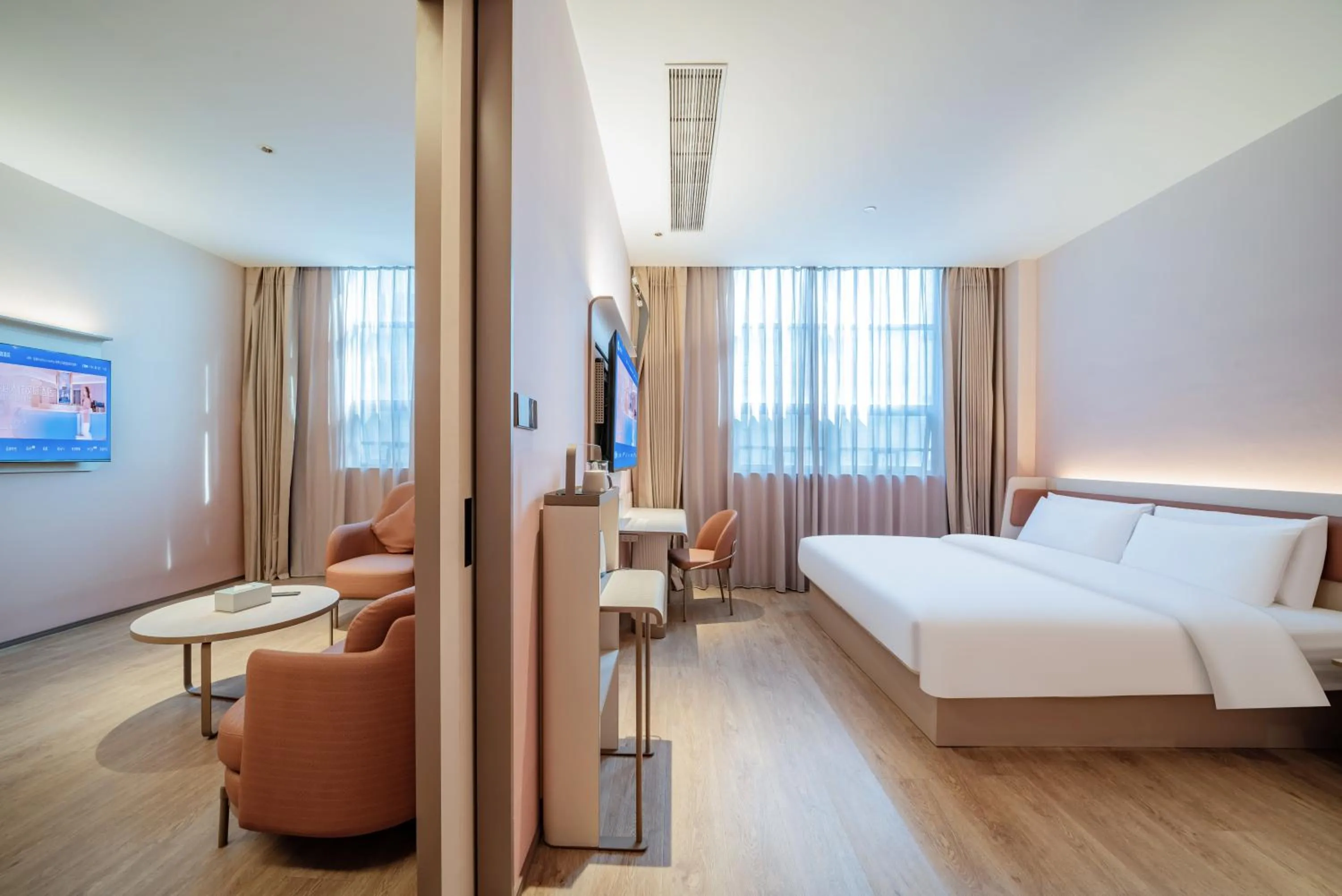 Photo of the whole room, Bed in Hanting Hotel Guangzhou Nangang Subway Station