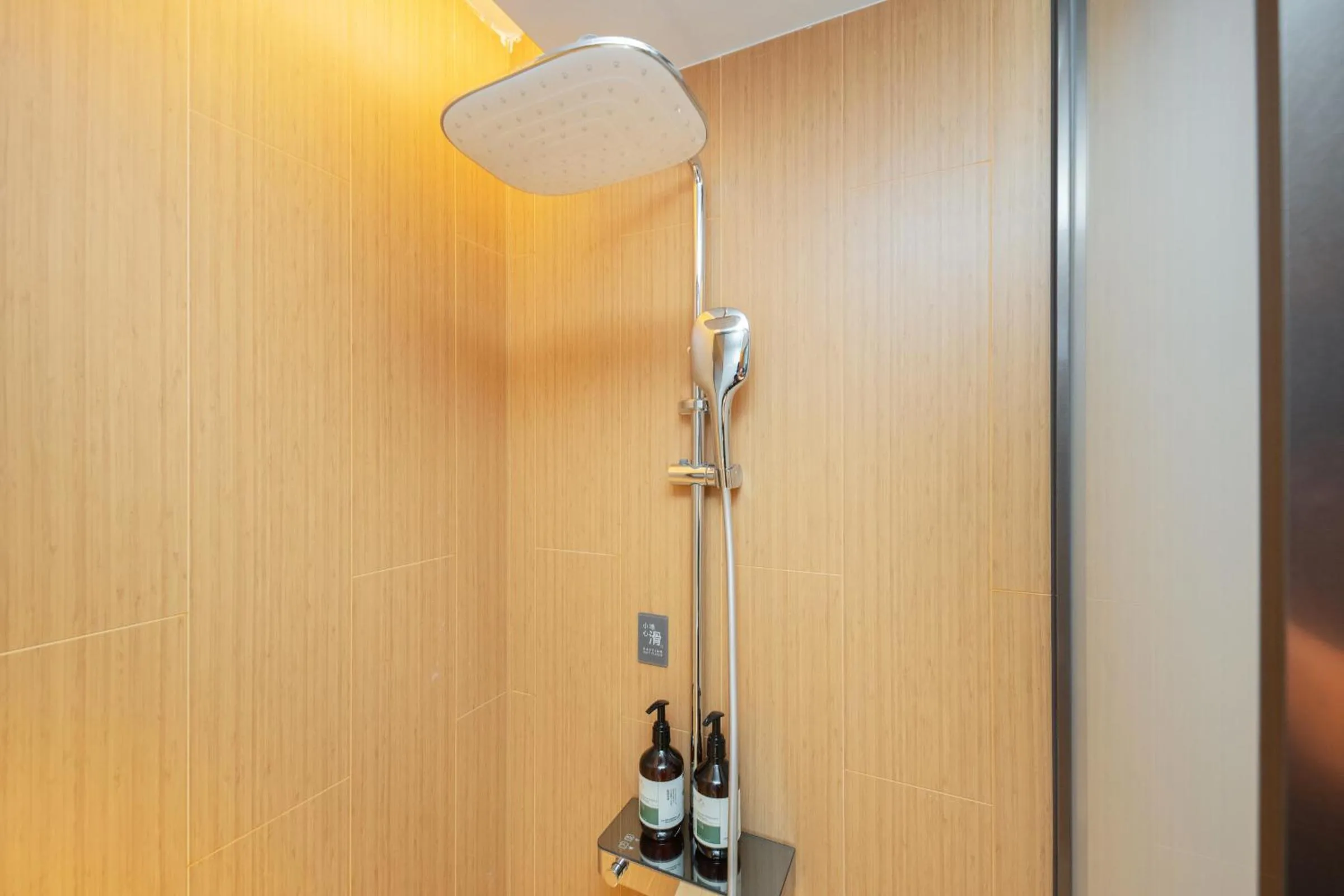 Shower in JI Hotel Guangzhou Tianhe Park Subway Station