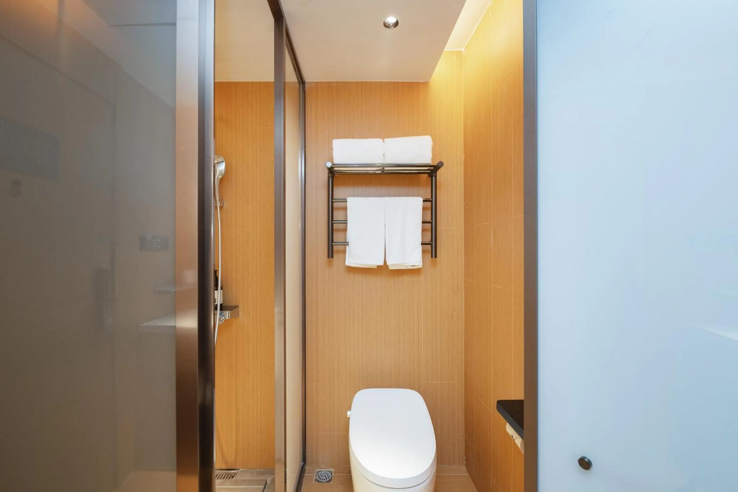 Bathroom in JI Hotel Guangzhou Tianhe Park Subway Station