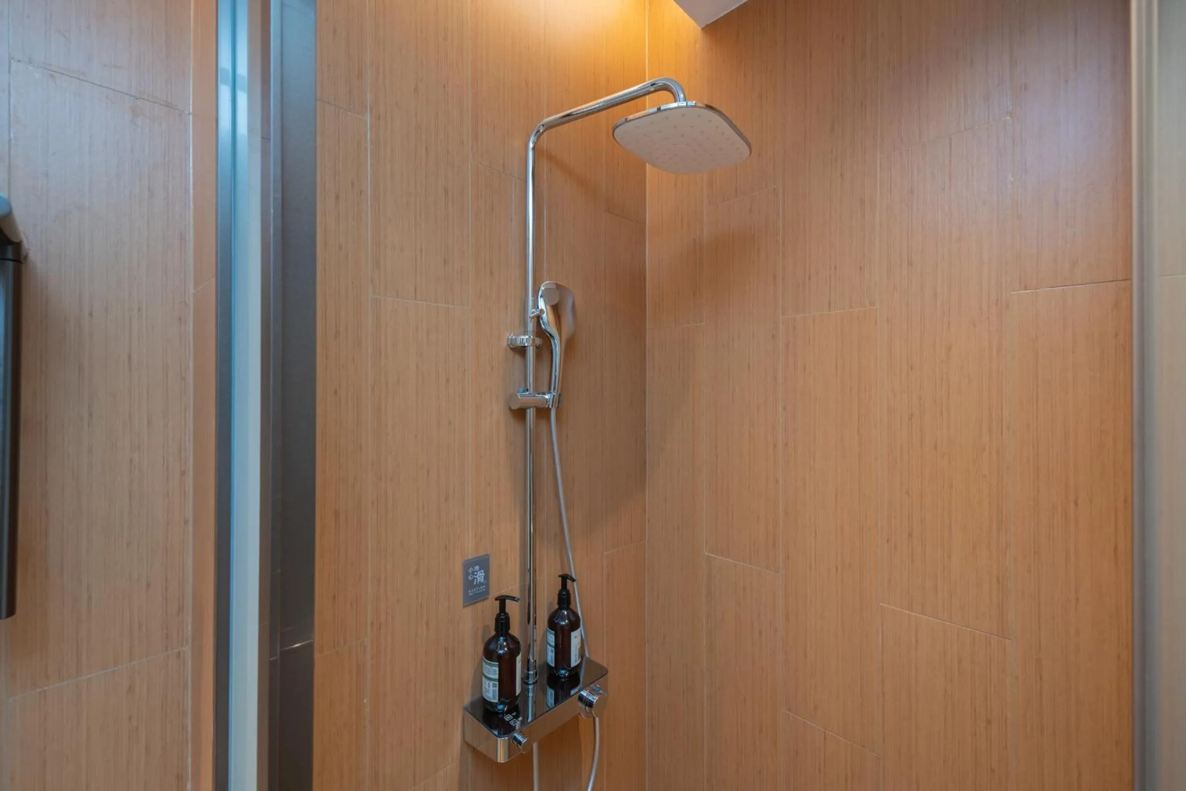 Shower in JI Hotel Guangzhou Panyu Chimelong Wanbo Center