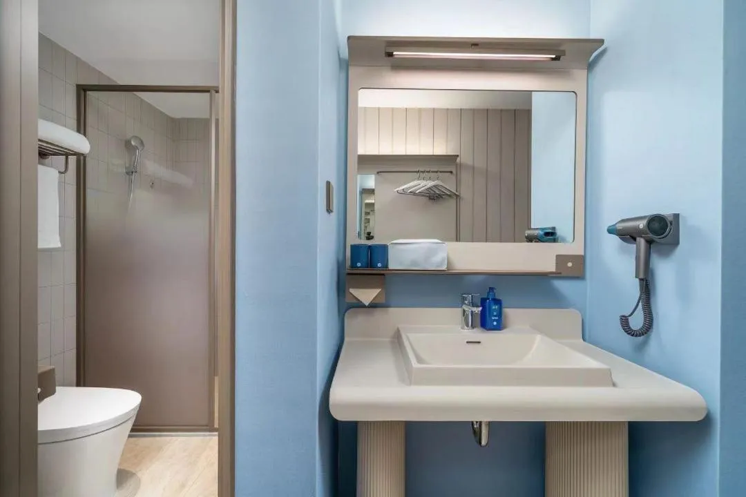 Shower in Hanting Hotel Shenzhen Shiyan Bus Station