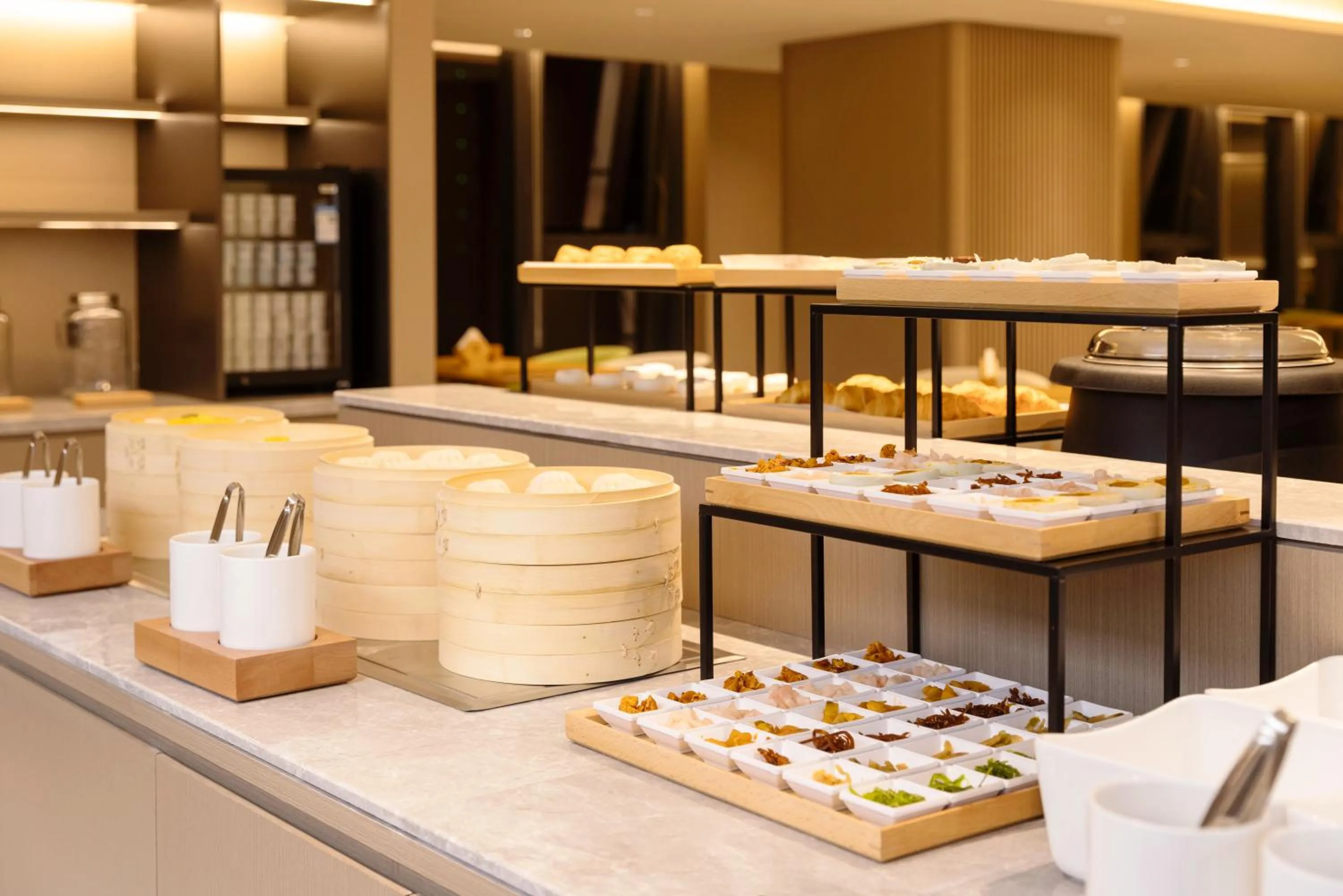 Restaurant/places to eat in JI Hotel Chongqing Yuanjiagang Subway Station