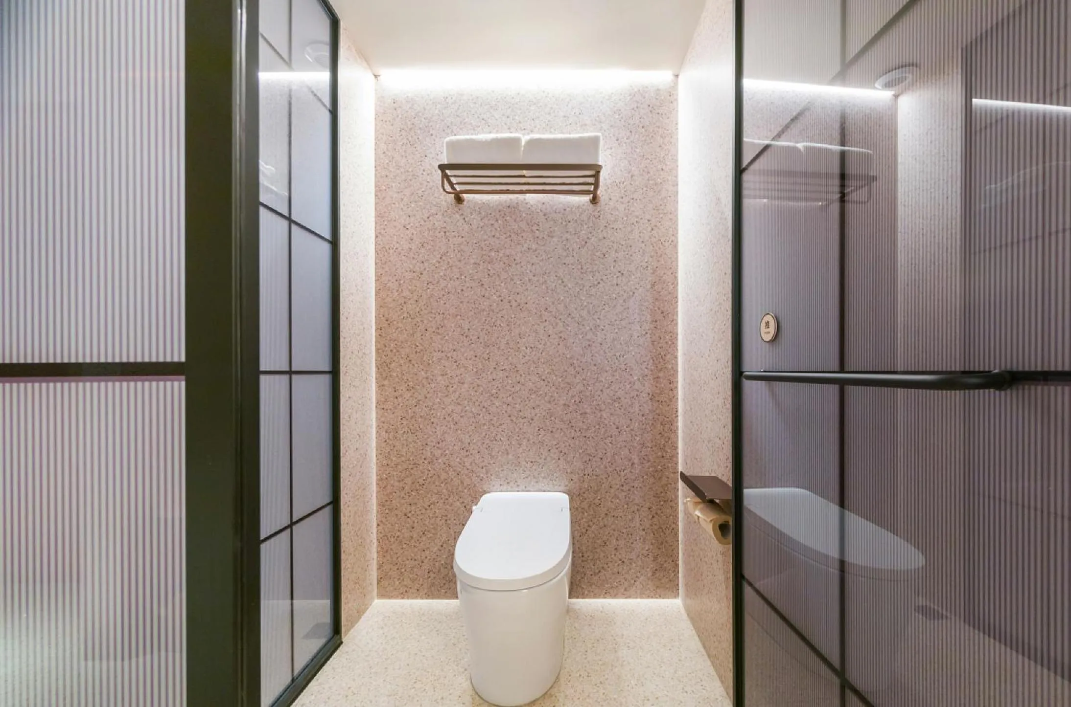 Shower in Orange Hotel Shanghai International Tourism Resort Chongxi Road