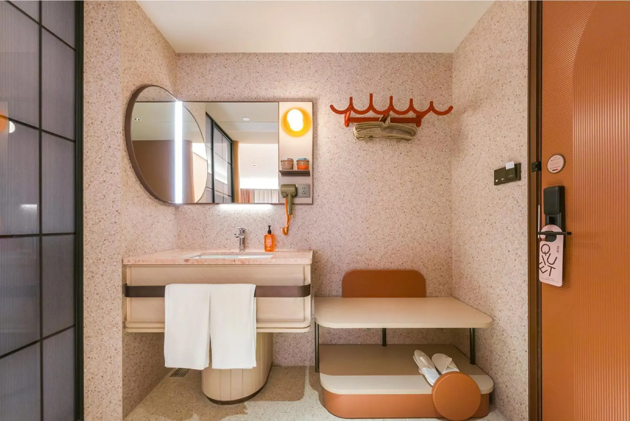 Property building in Orange Hotel Shanghai International Tourism Resort Chongxi Road Property building in Orange Hotel Shanghai International Tourism Resort Chongxi Road